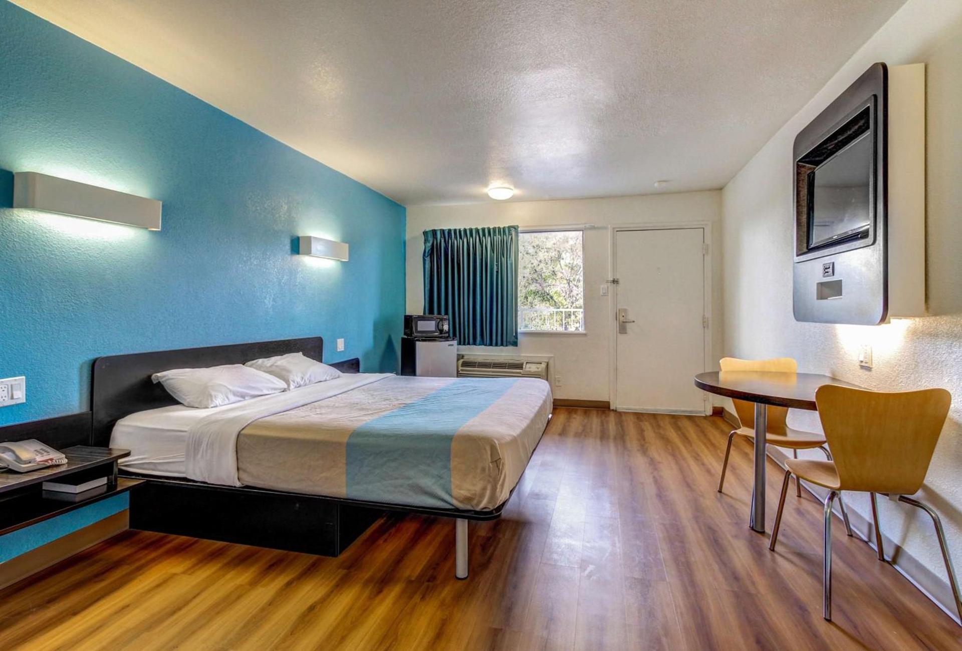 Motel 6 Waco - Lacy Lakeview photo 13