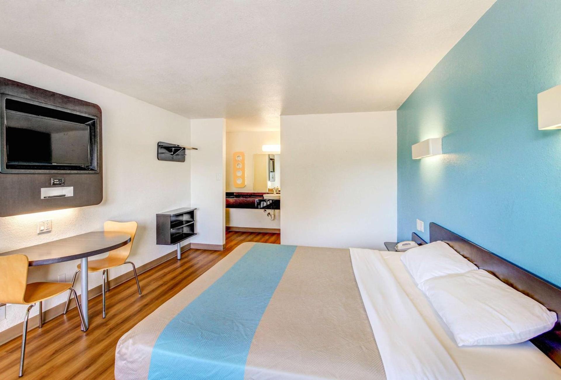 Motel 6 Waco - Lacy Lakeview photo 12