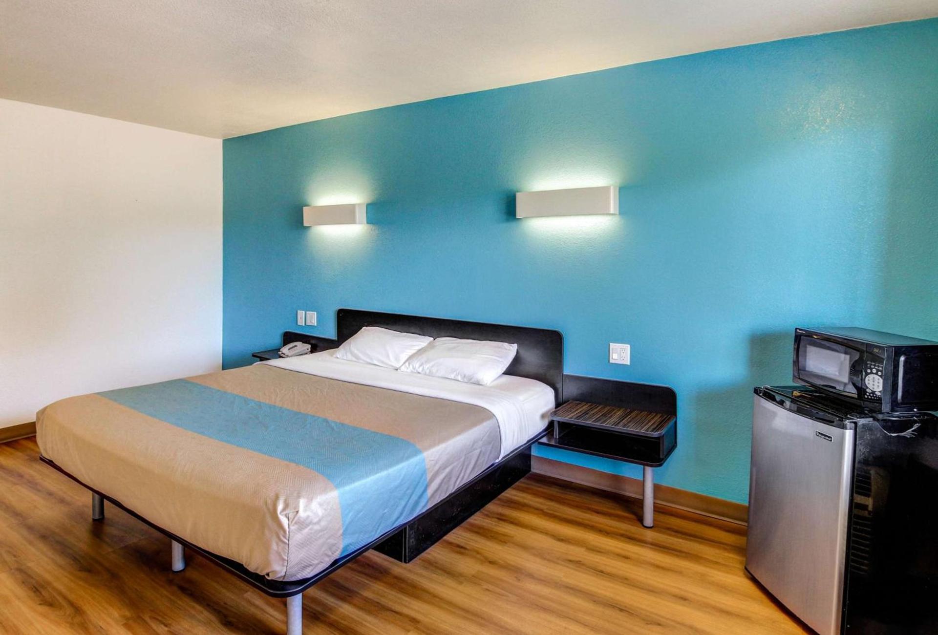 Motel 6 Waco - Lacy Lakeview photo 11