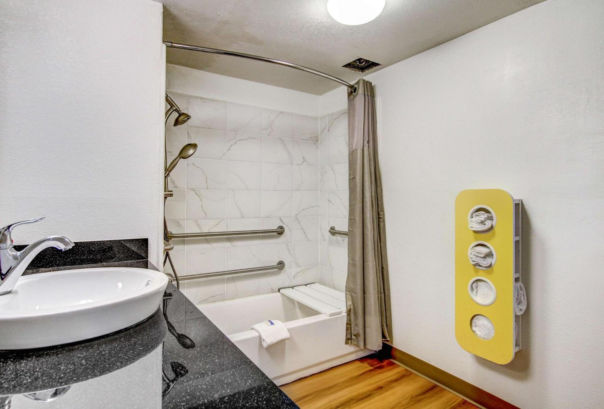 Motel 6 Waco - Lacy Lakeview photo 8