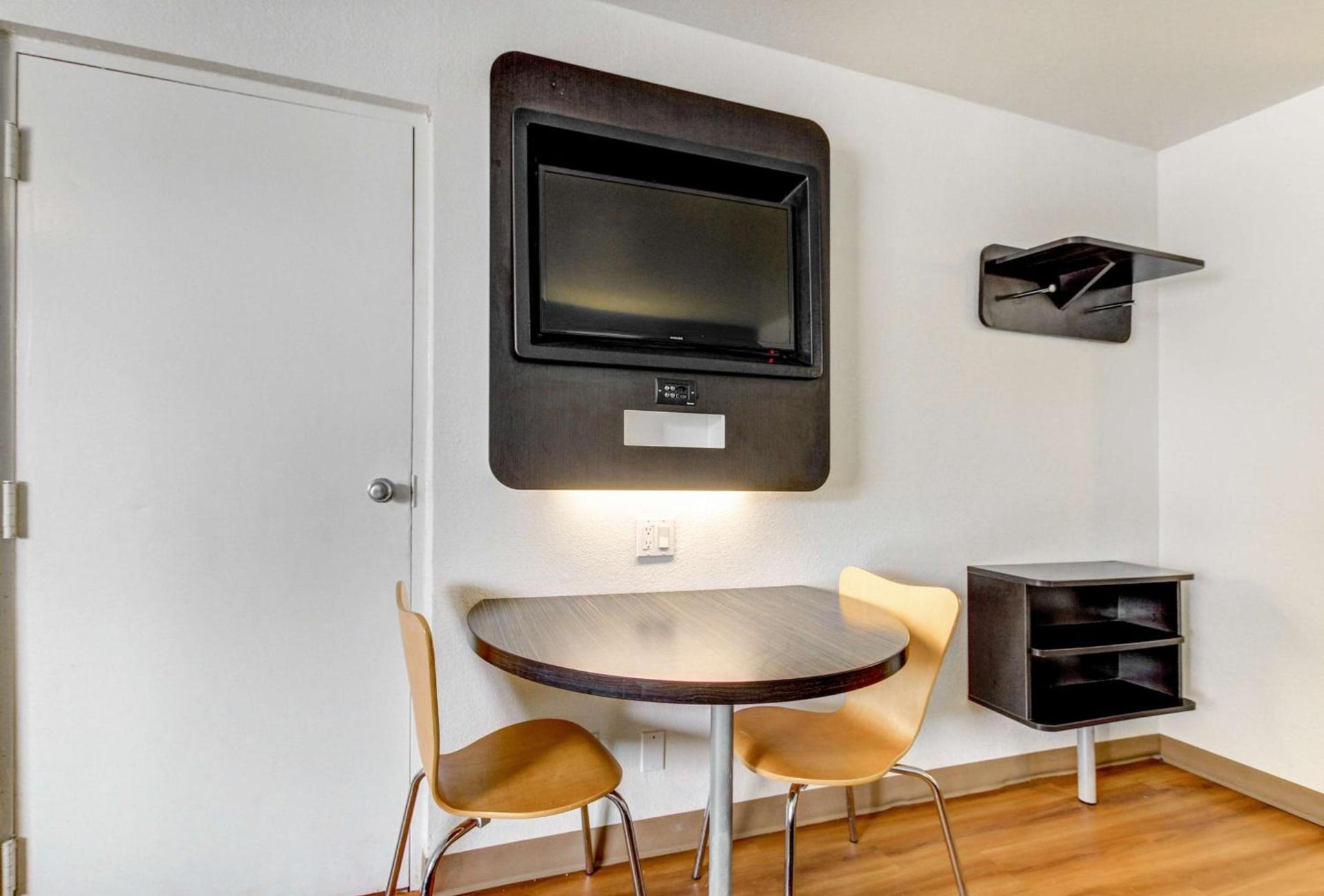 Motel 6 Waco - Lacy Lakeview photo 6