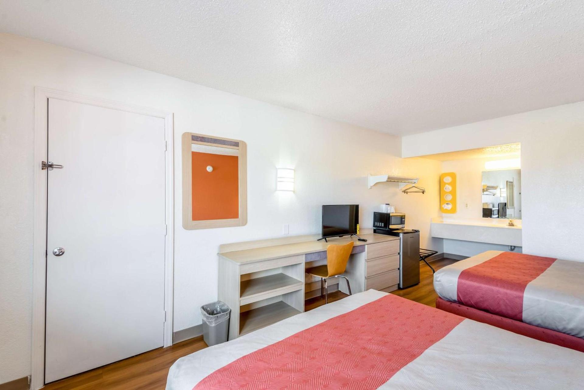 Motel 6-Anniston, AL photo 38