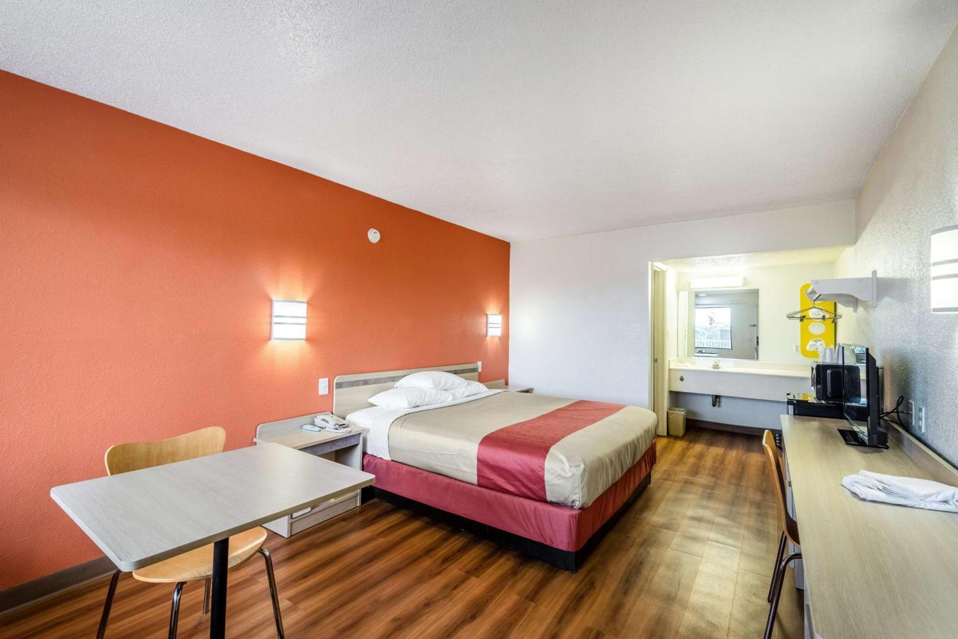 Motel 6-Anniston, AL photo 37