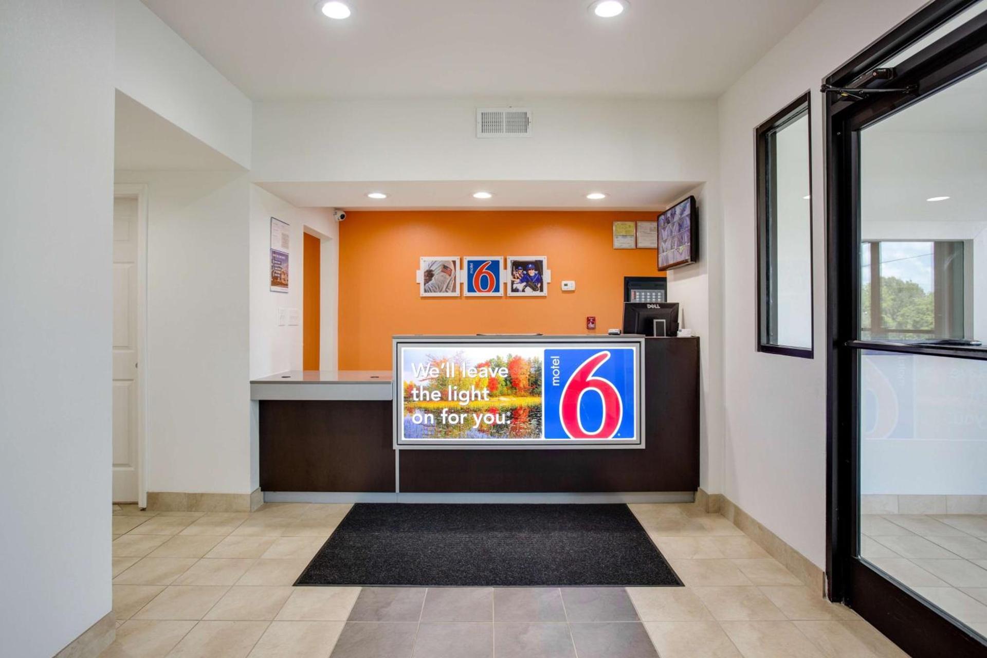 Motel 6-White House, TN photo 40