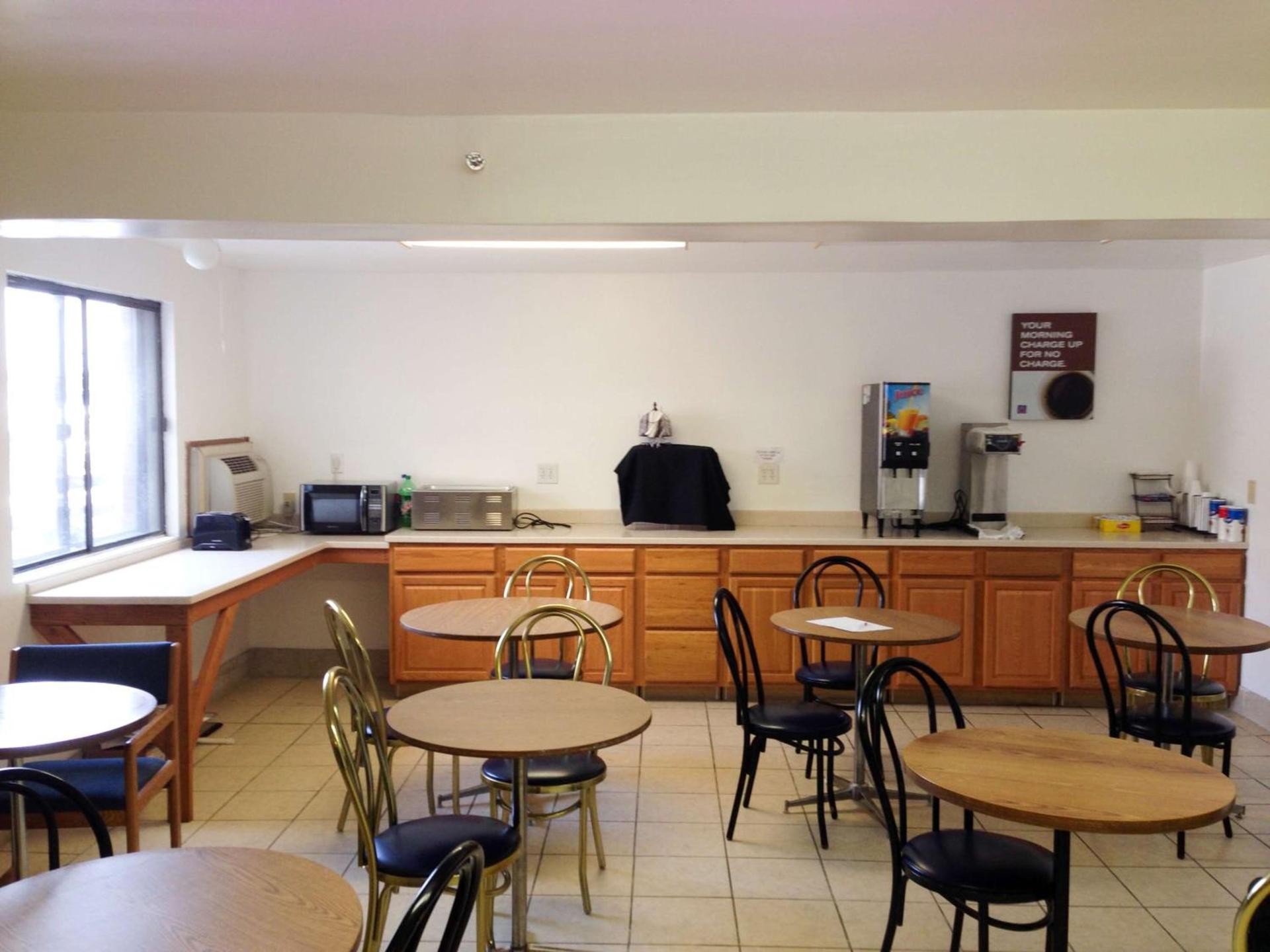 Motel 6-Sedalia, MO photo 16