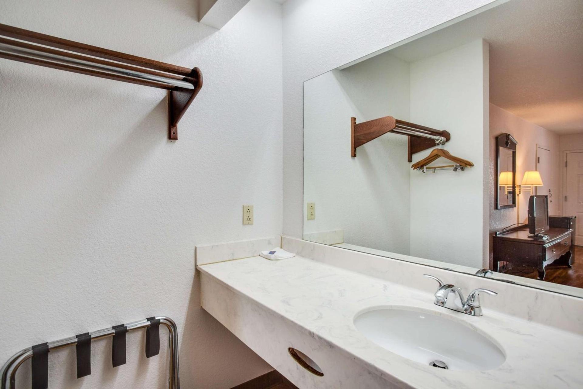 Motel 6-White House, TN photo 65