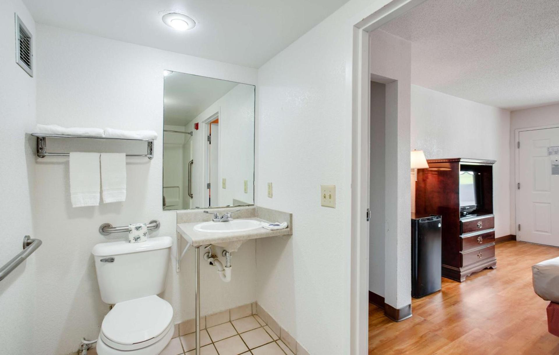 Motel 6-White House, TN photo 72