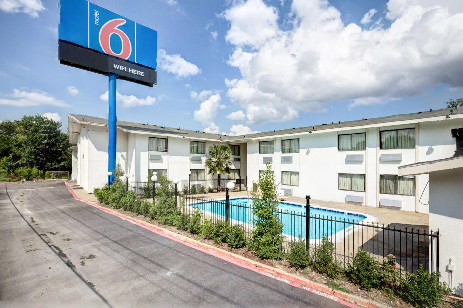 Motel 6-Dallas, TX - South photo 1