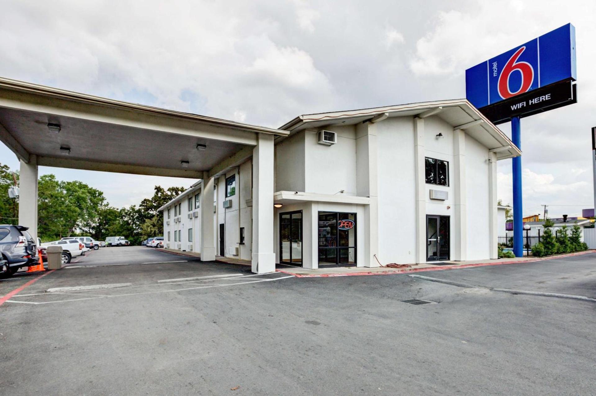 Motel 6-Dallas, TX - South photo 37