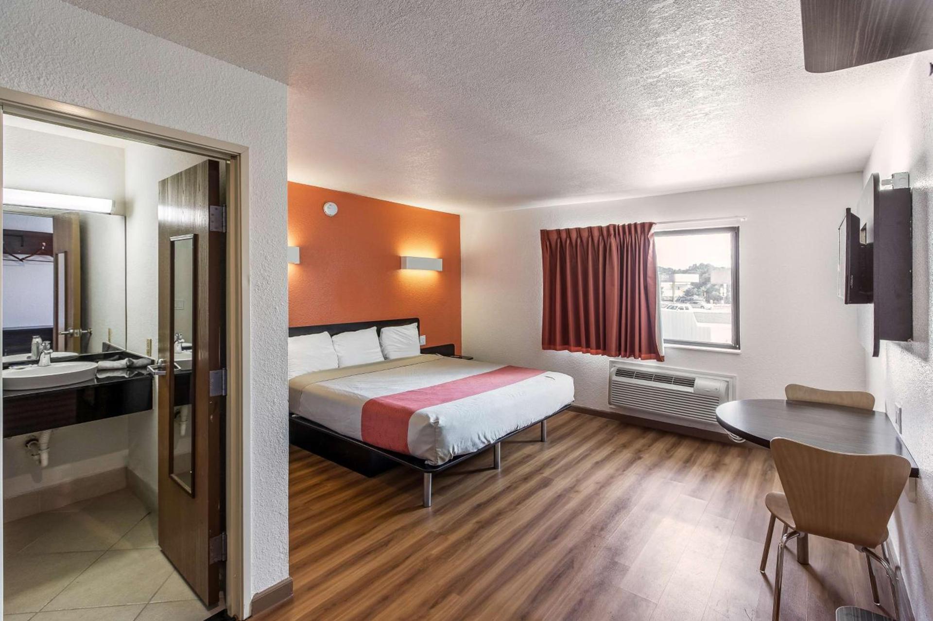Motel 6-Dallas, TX - South photo 52