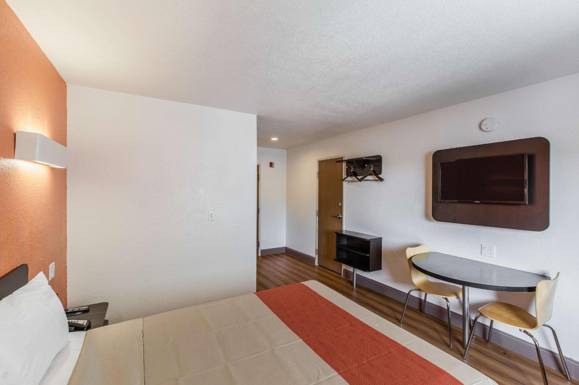 Motel 6-Dallas, TX - South photo 54