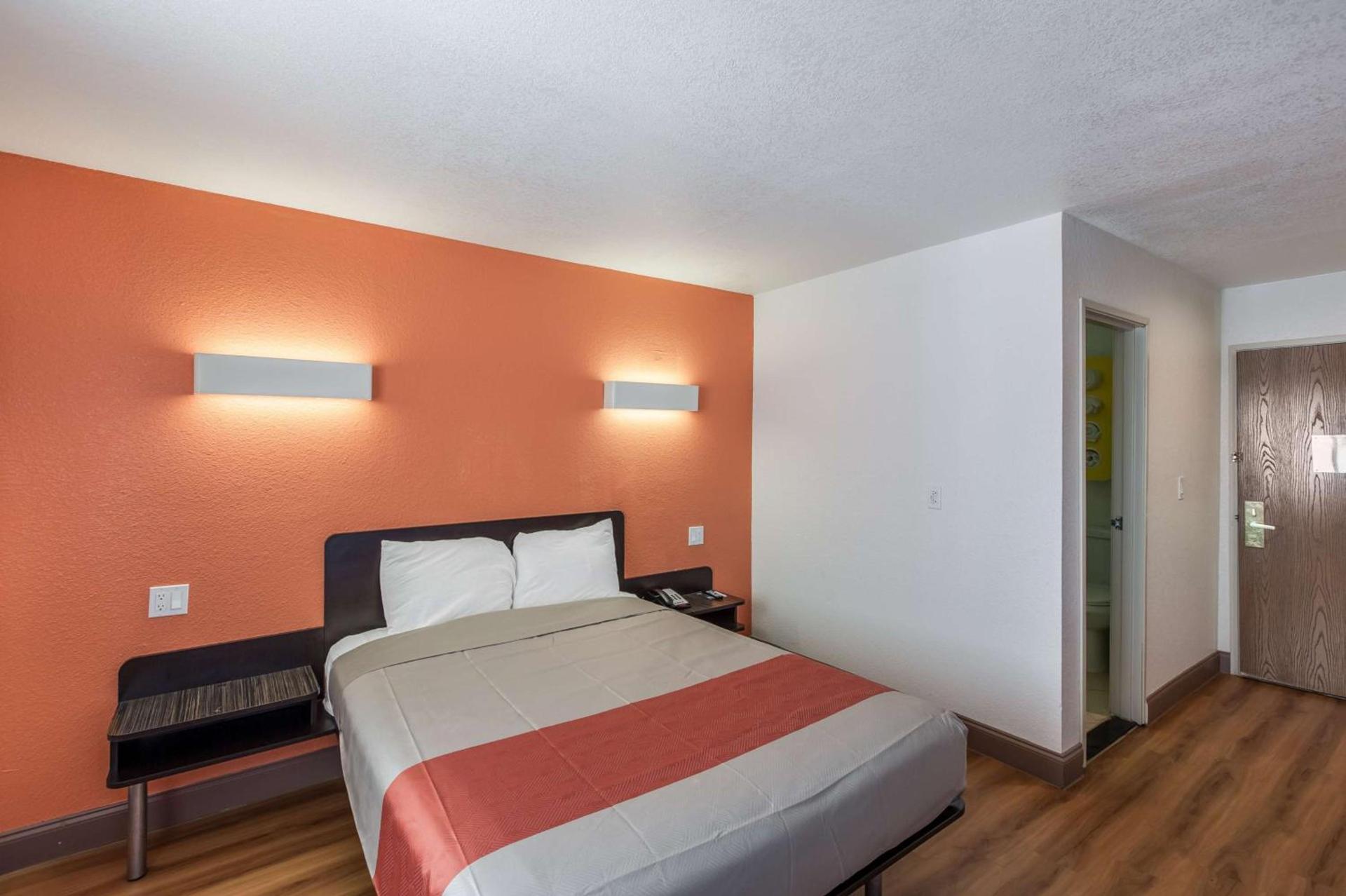 Motel 6-Dallas, TX - South photo 55