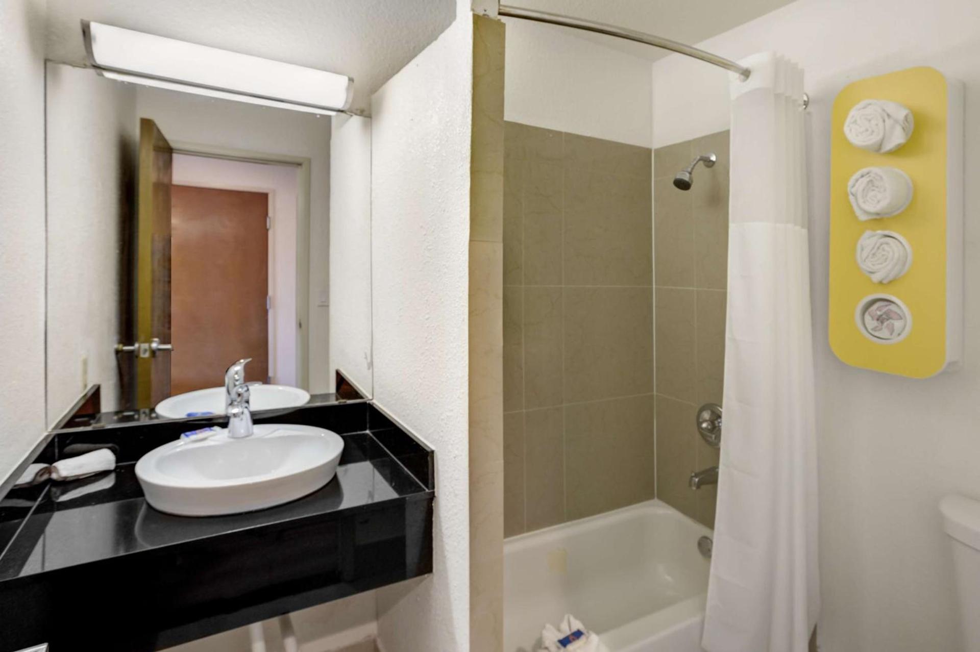 Motel 6-Dallas, TX - South photo 57
