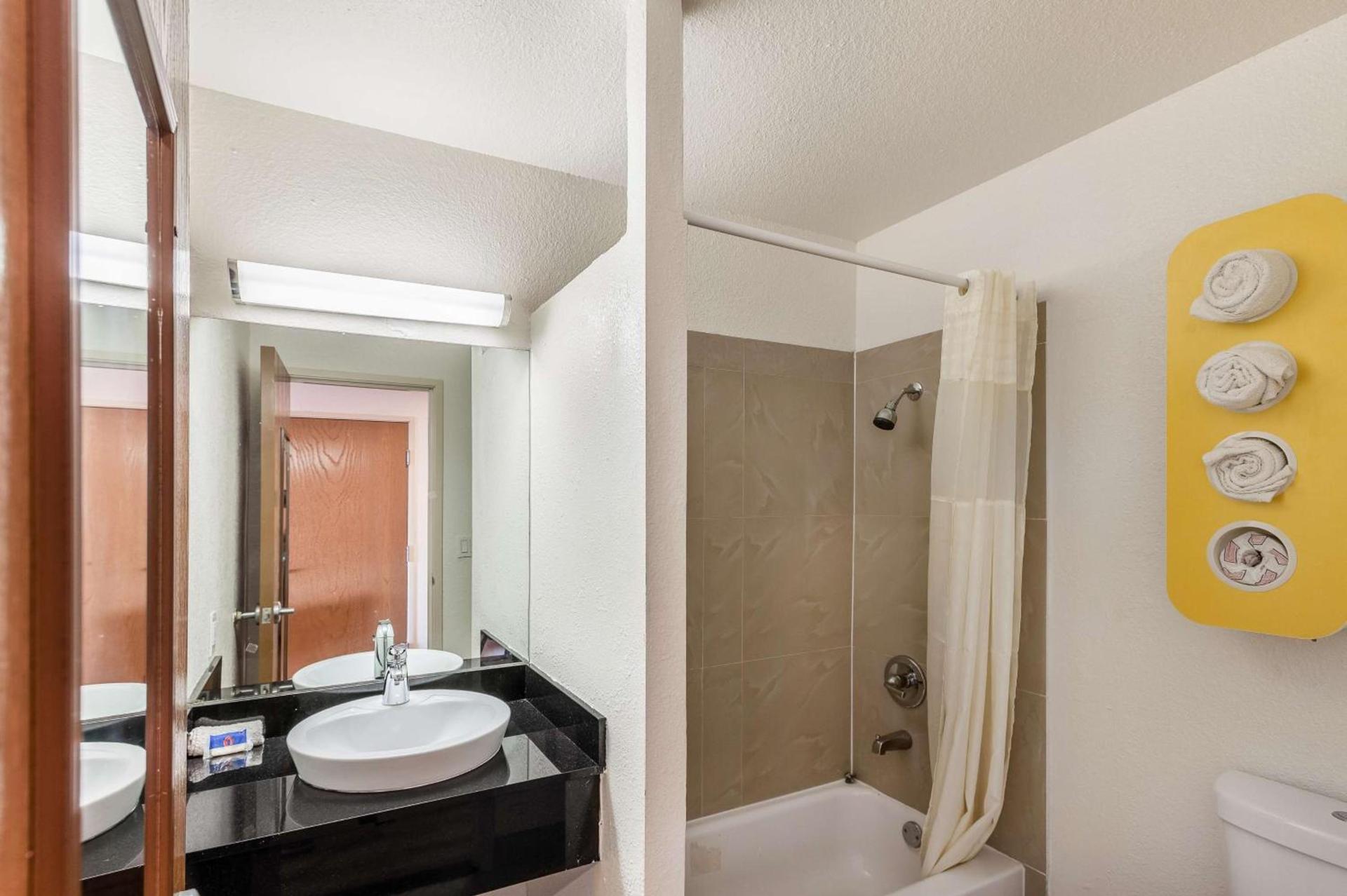 Motel 6-Dallas, TX - South photo 58