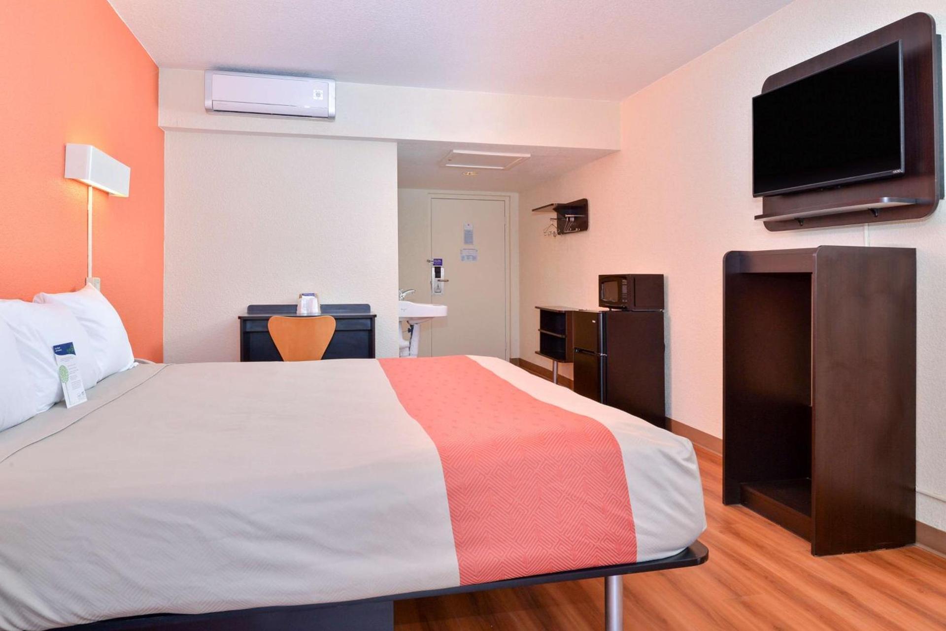 Days Inn by Wyndham Brawley photo 10