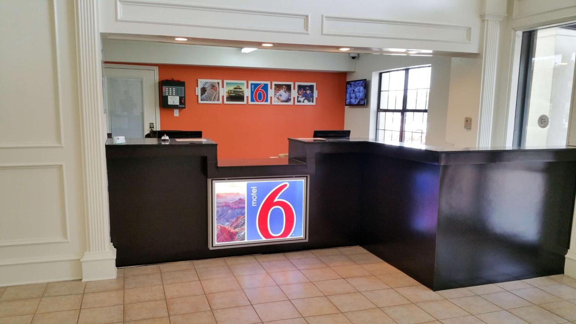 Motel 6-Palestine, TX photo 17