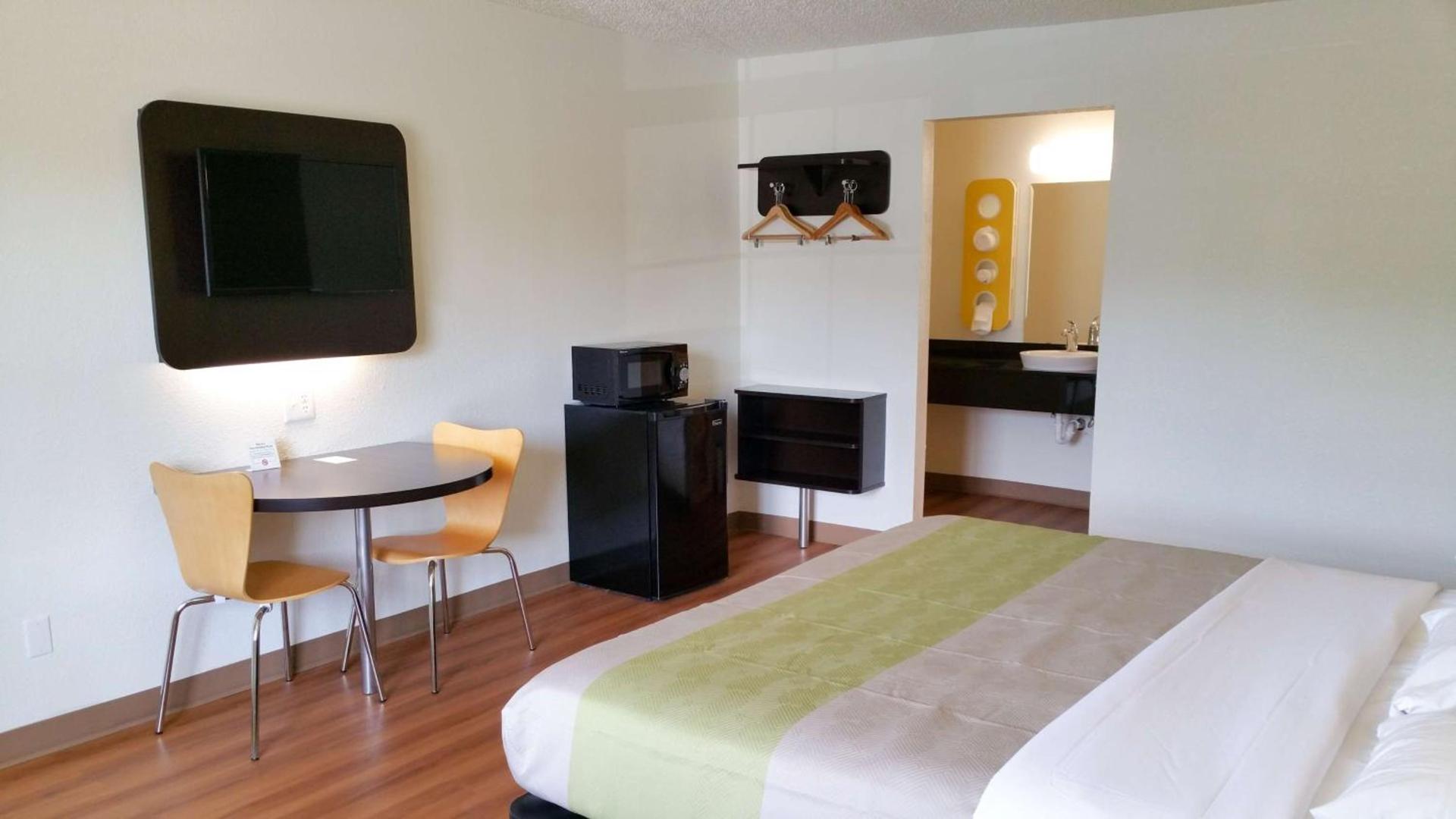 Motel 6-Palestine, TX photo 19