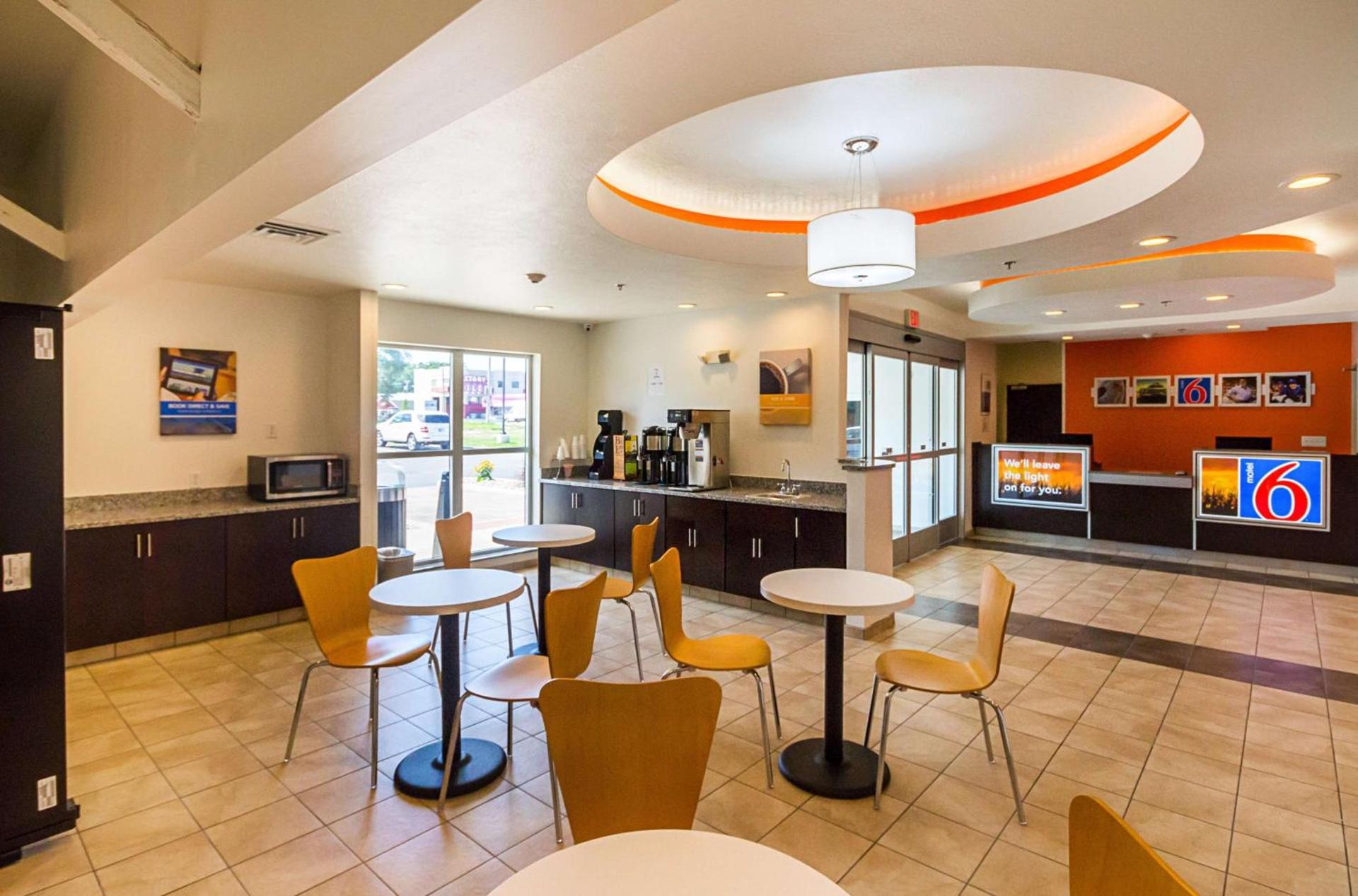 Days Inn by Wyndham South Bend/Notre Dame photo 41