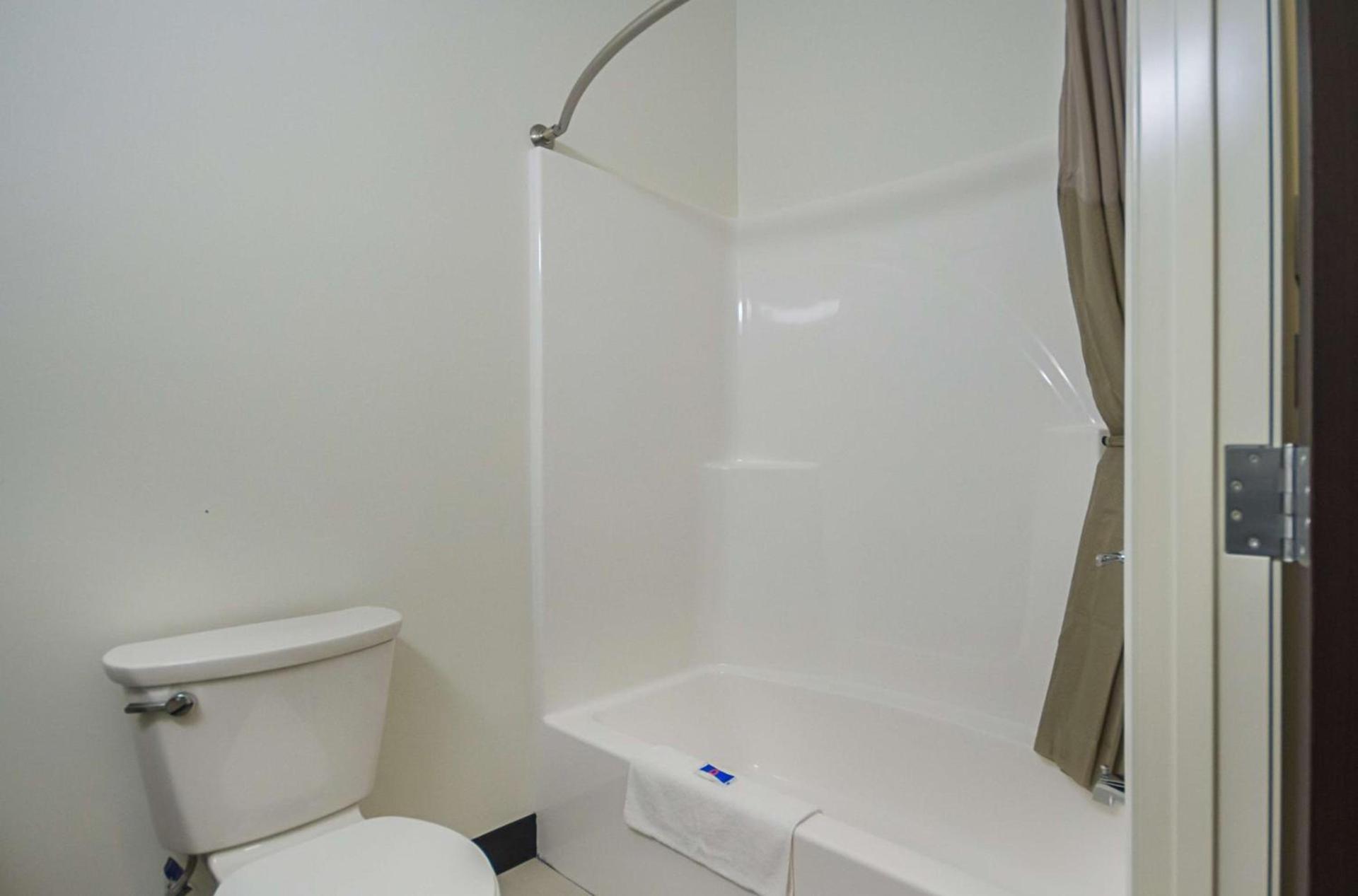 Days Inn by Wyndham South Bend/Notre Dame photo 53