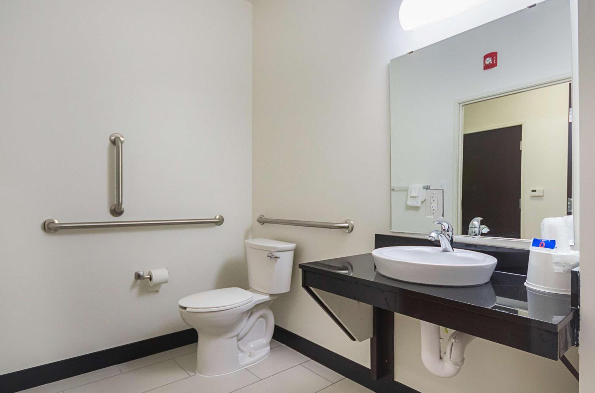 Days Inn by Wyndham South Bend/Notre Dame photo 55