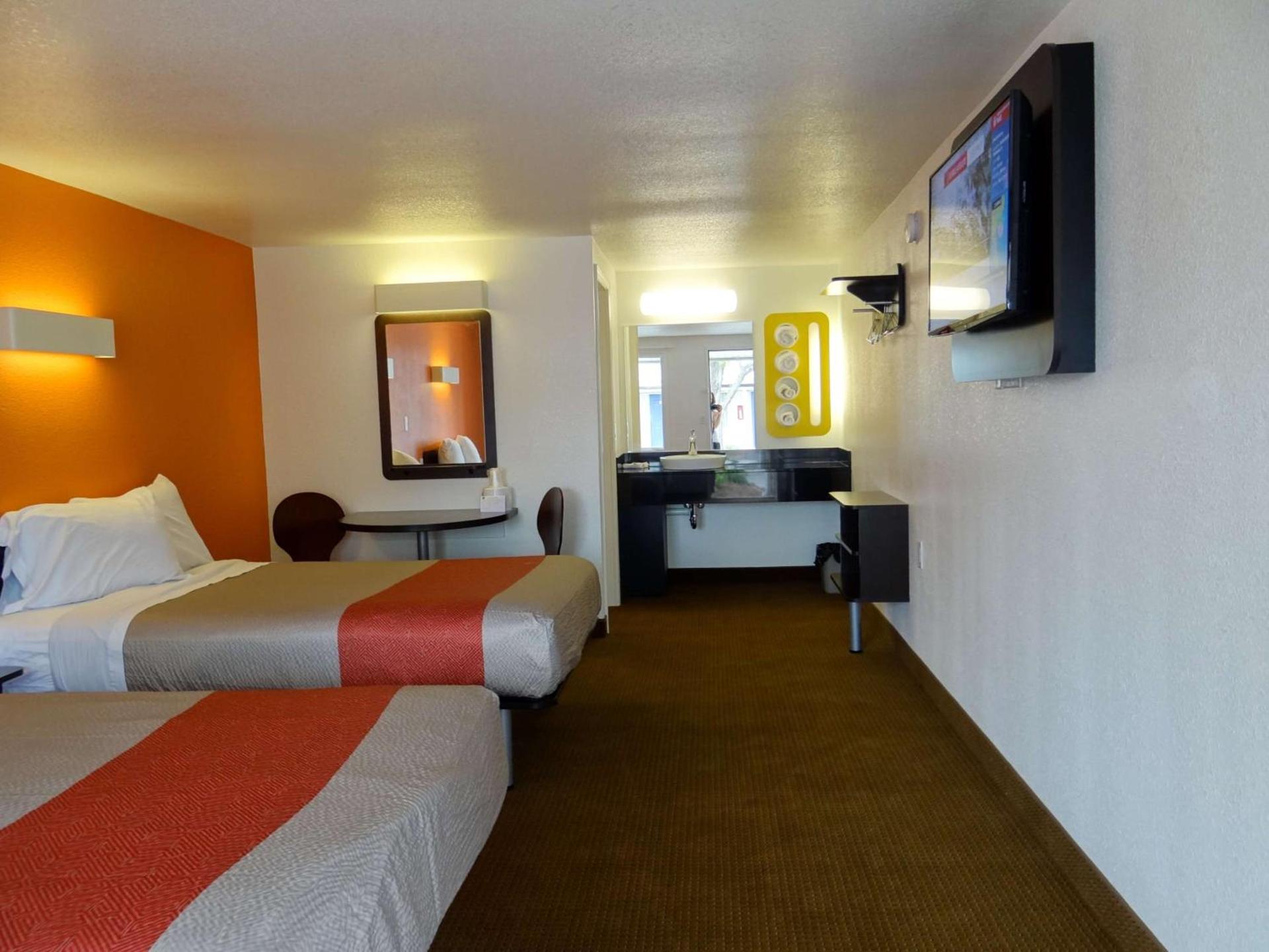 Motel 6-Erie, PA photo 35