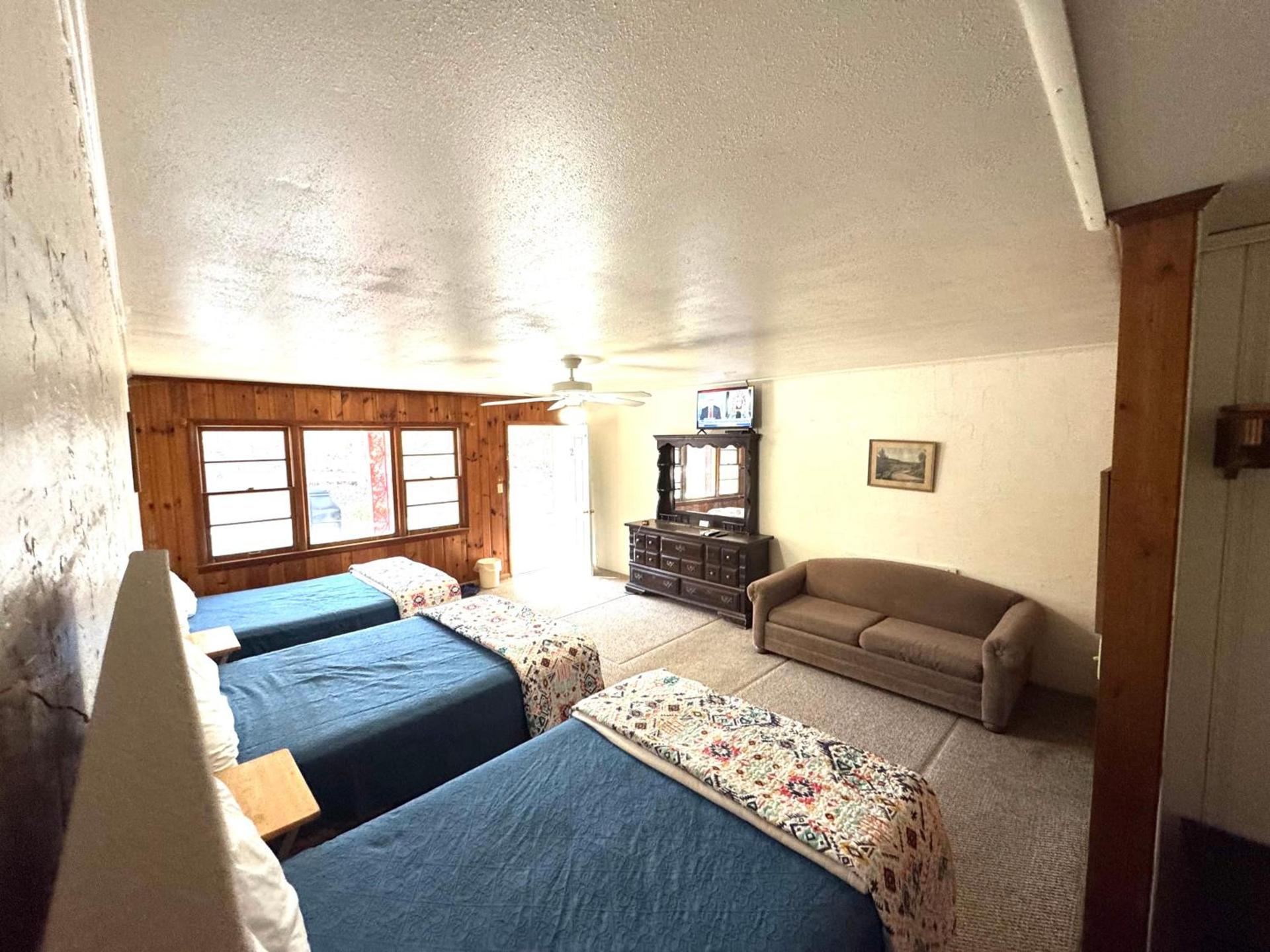 Parkview Lodge & Cabins photo 30