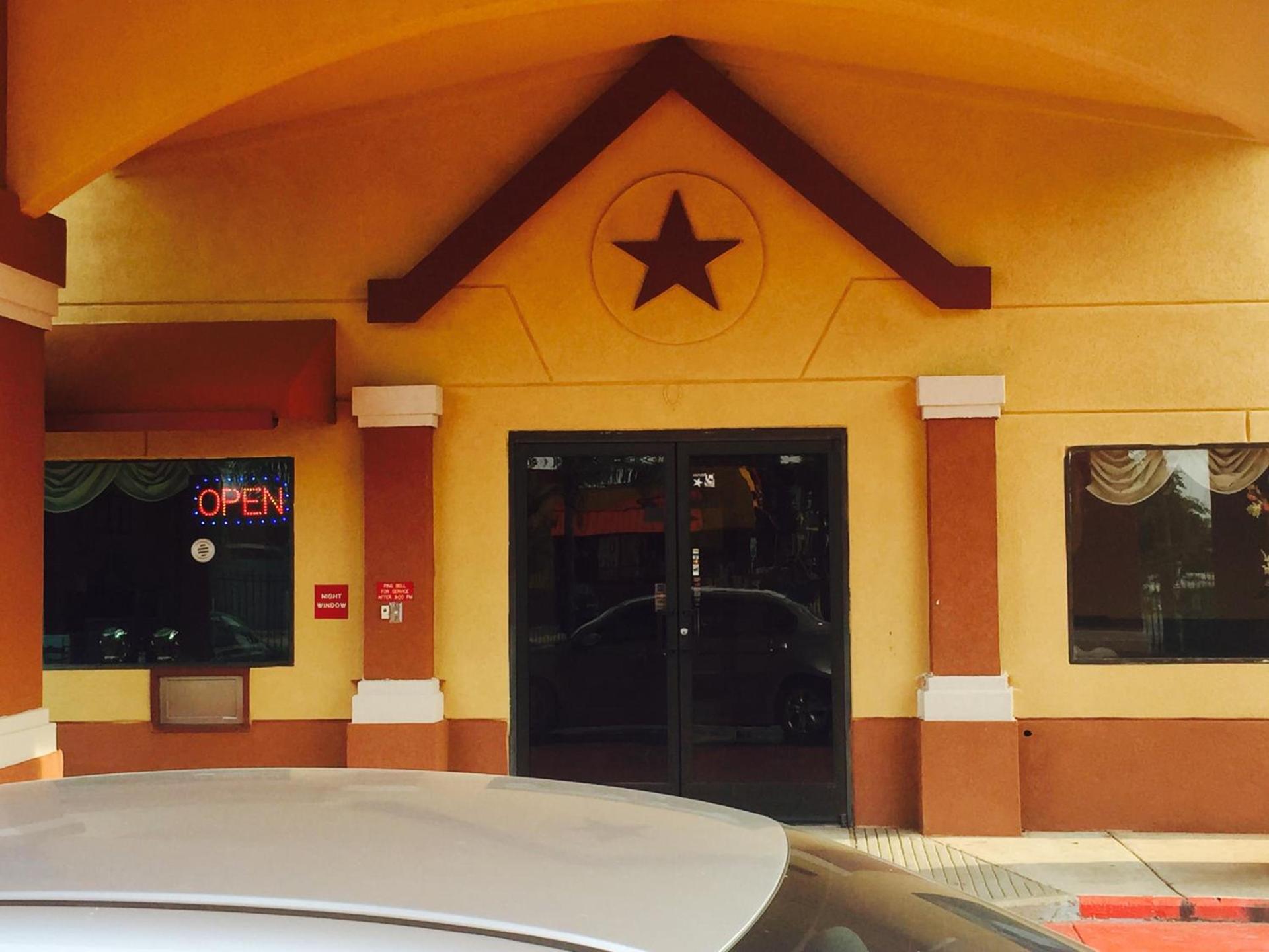 Scottish Inn & Suites Hobby Airport photo 11