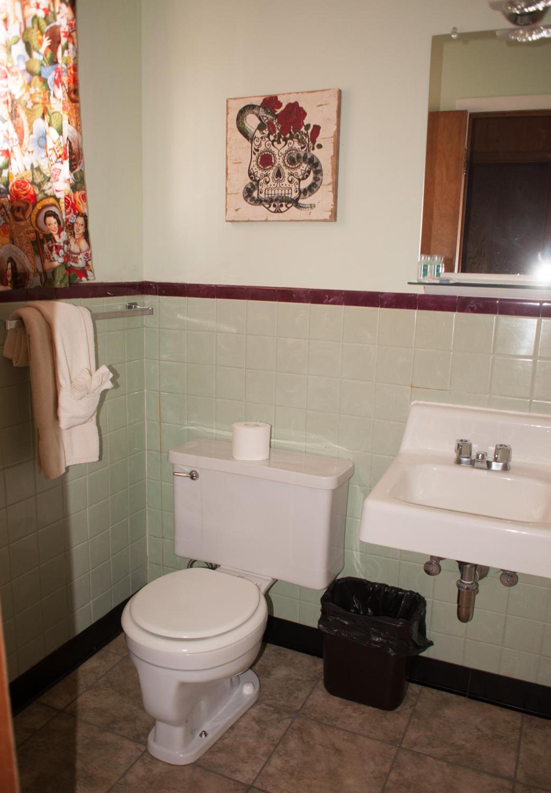 Raton Pass Motor Inn photo 25
