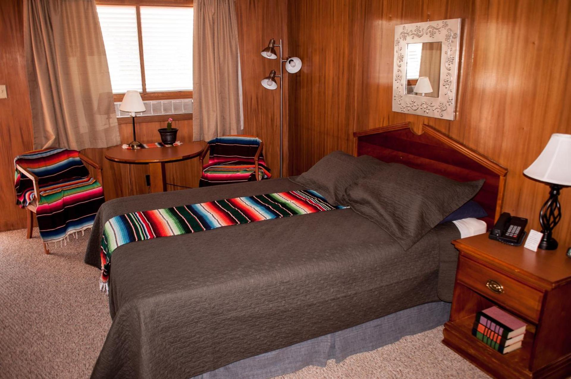 Raton Pass Motor Inn photo 26
