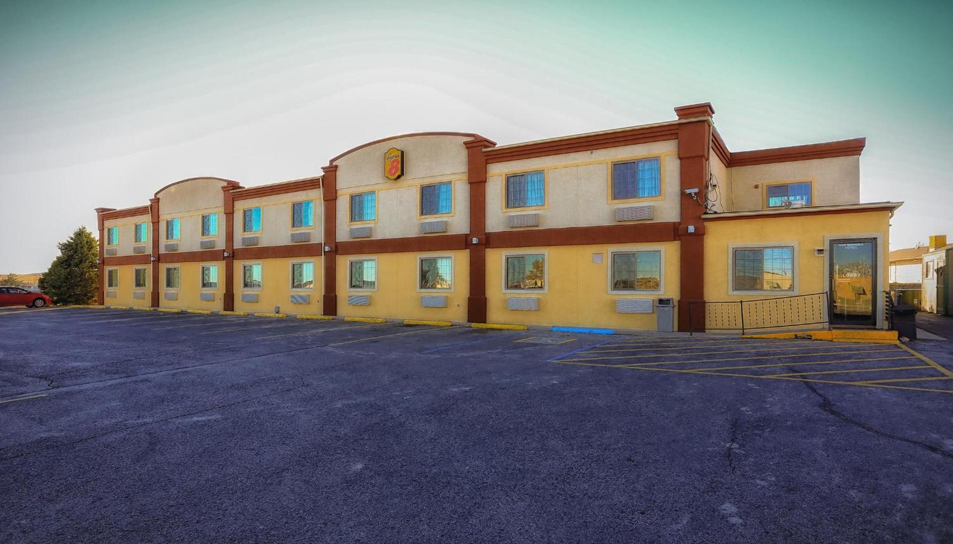 Super 8 by Wyndham Douglas photo 6