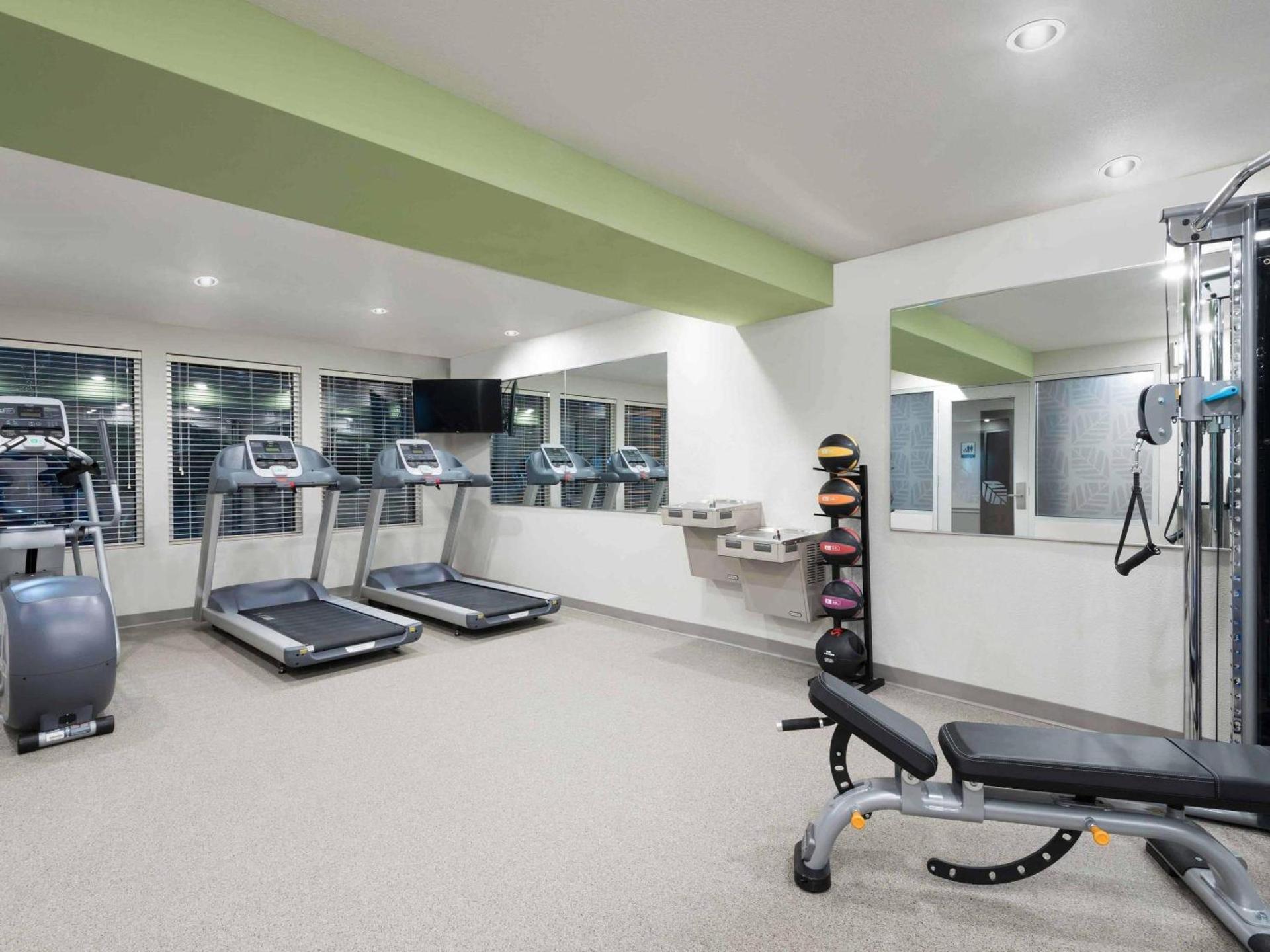 WoodSpring Suites Petersburg near Fort Lee photo 3