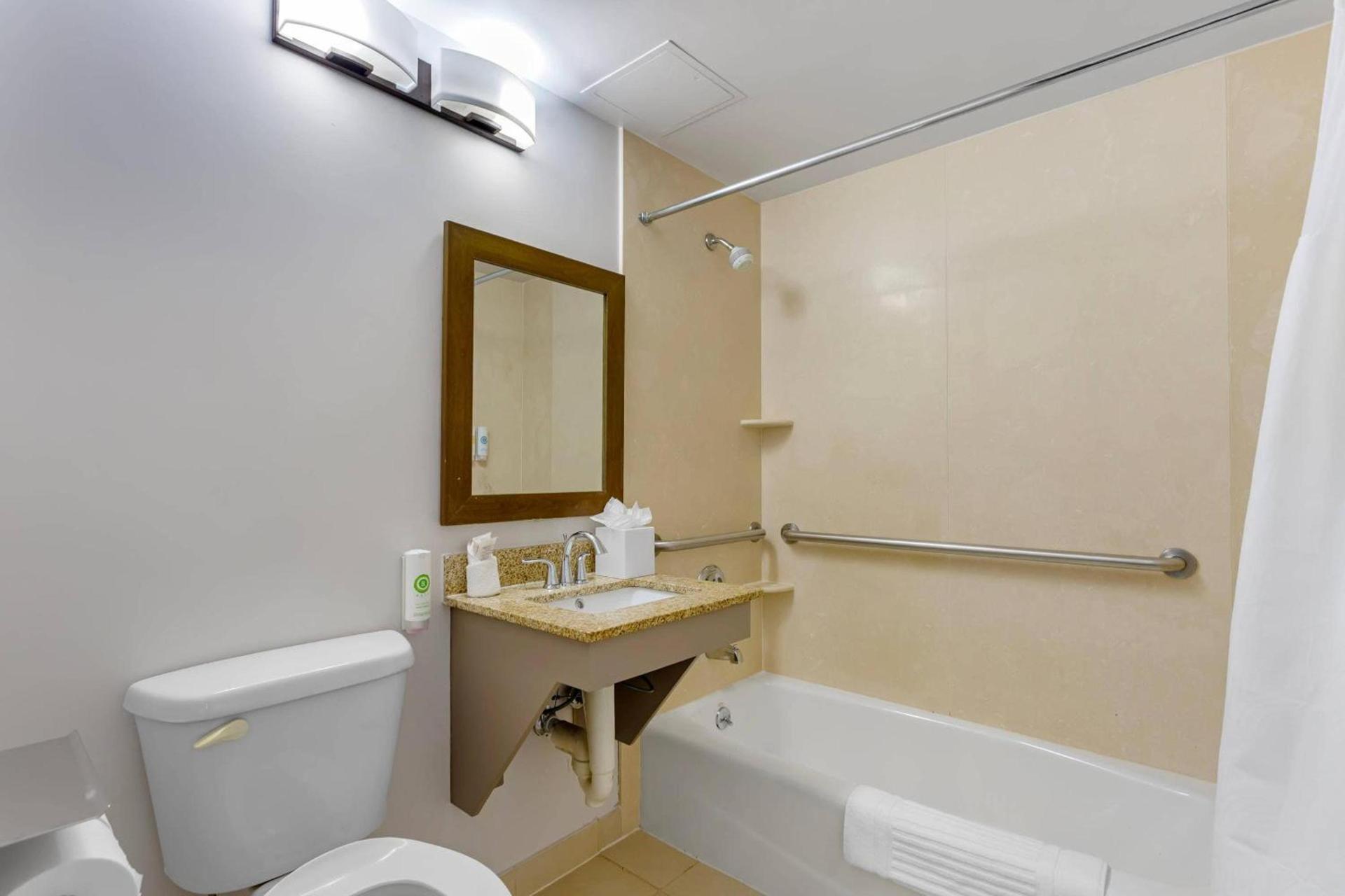 Comfort Inn Staten Island photo 13