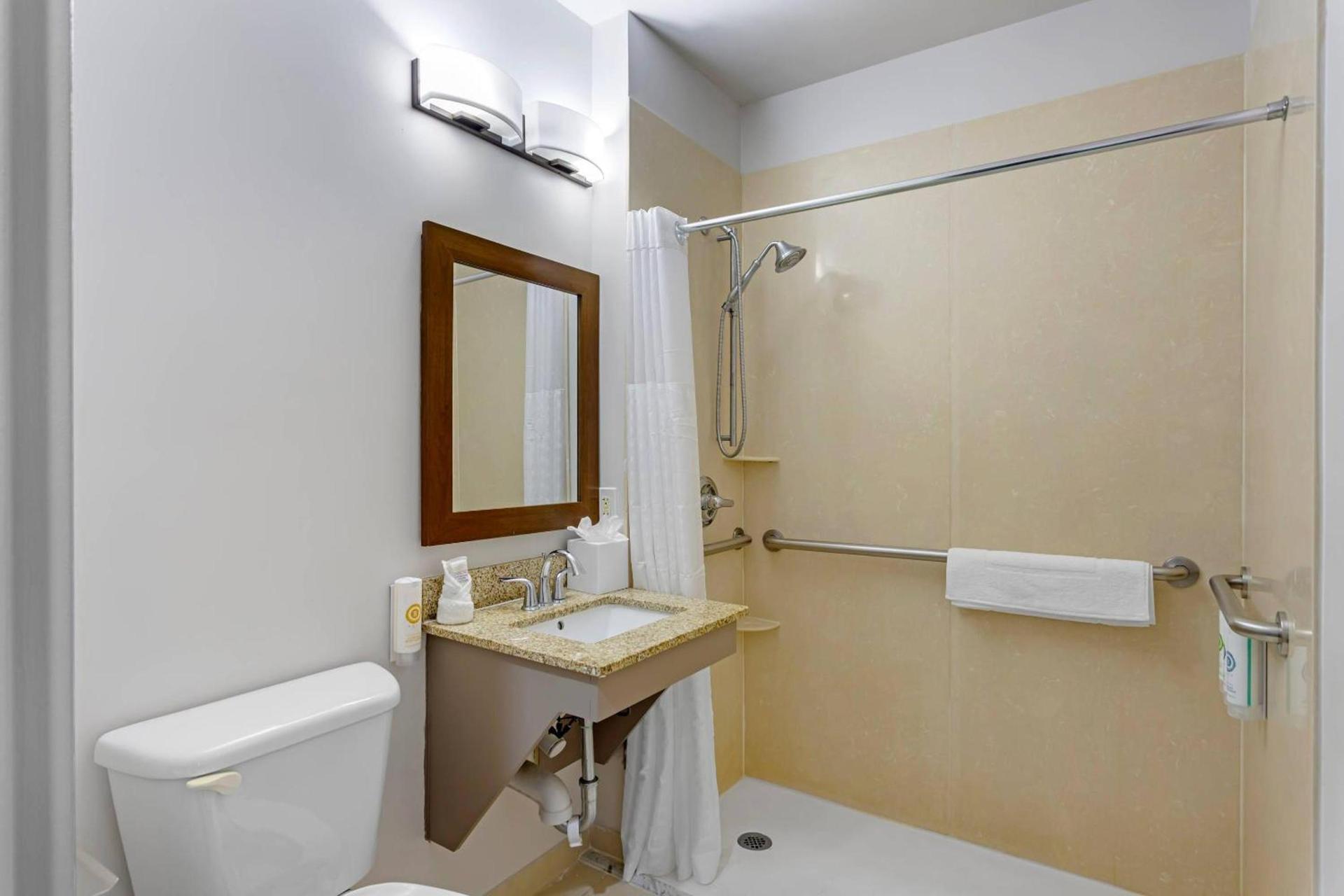 Comfort Inn Staten Island photo 10