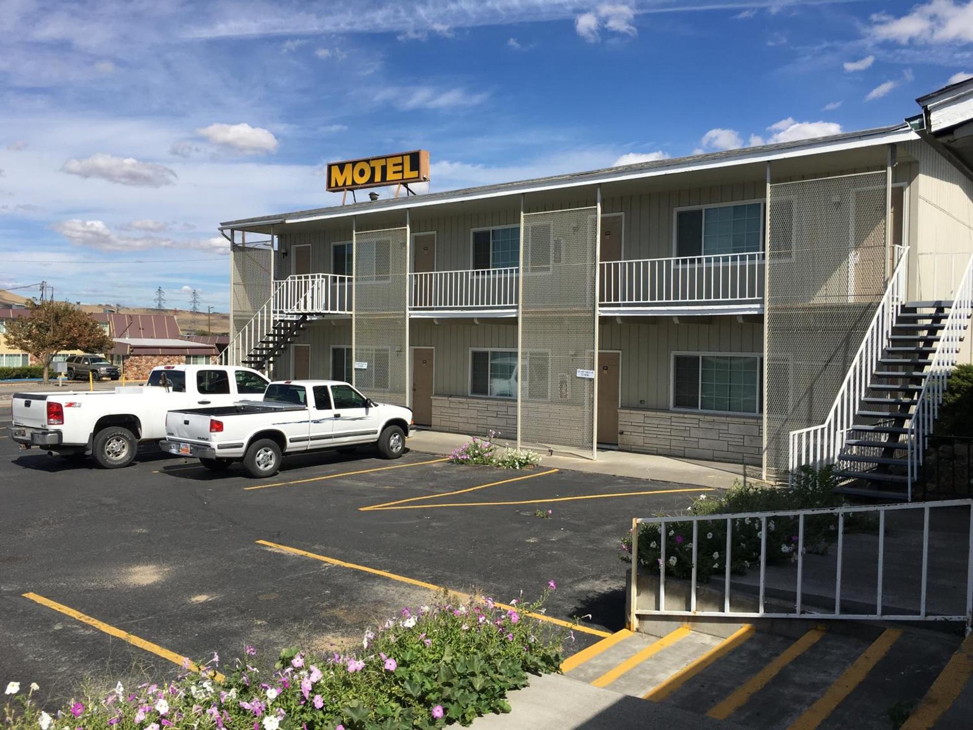 Umatilla Inn & Suites photo 2