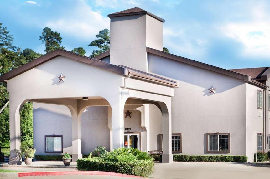 Hotel Piney Woods photo 1