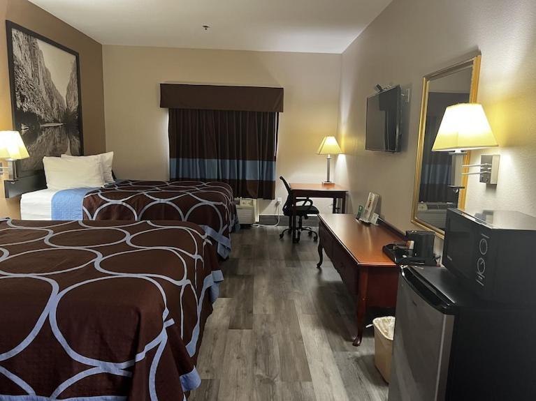 Hotel Piney Woods photo 2