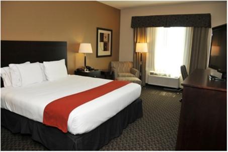 Holiday Inn Express & Suites Clinton by IHG photo 4
