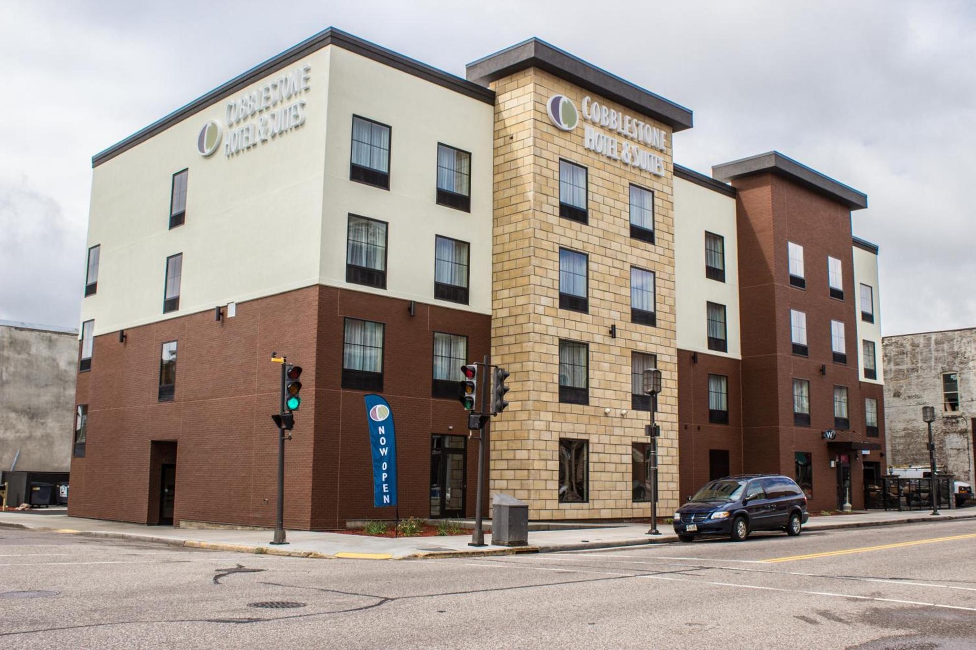 Cobblestone Hotel & Suites - Chippewa Falls — hotel in Chippewa Falls