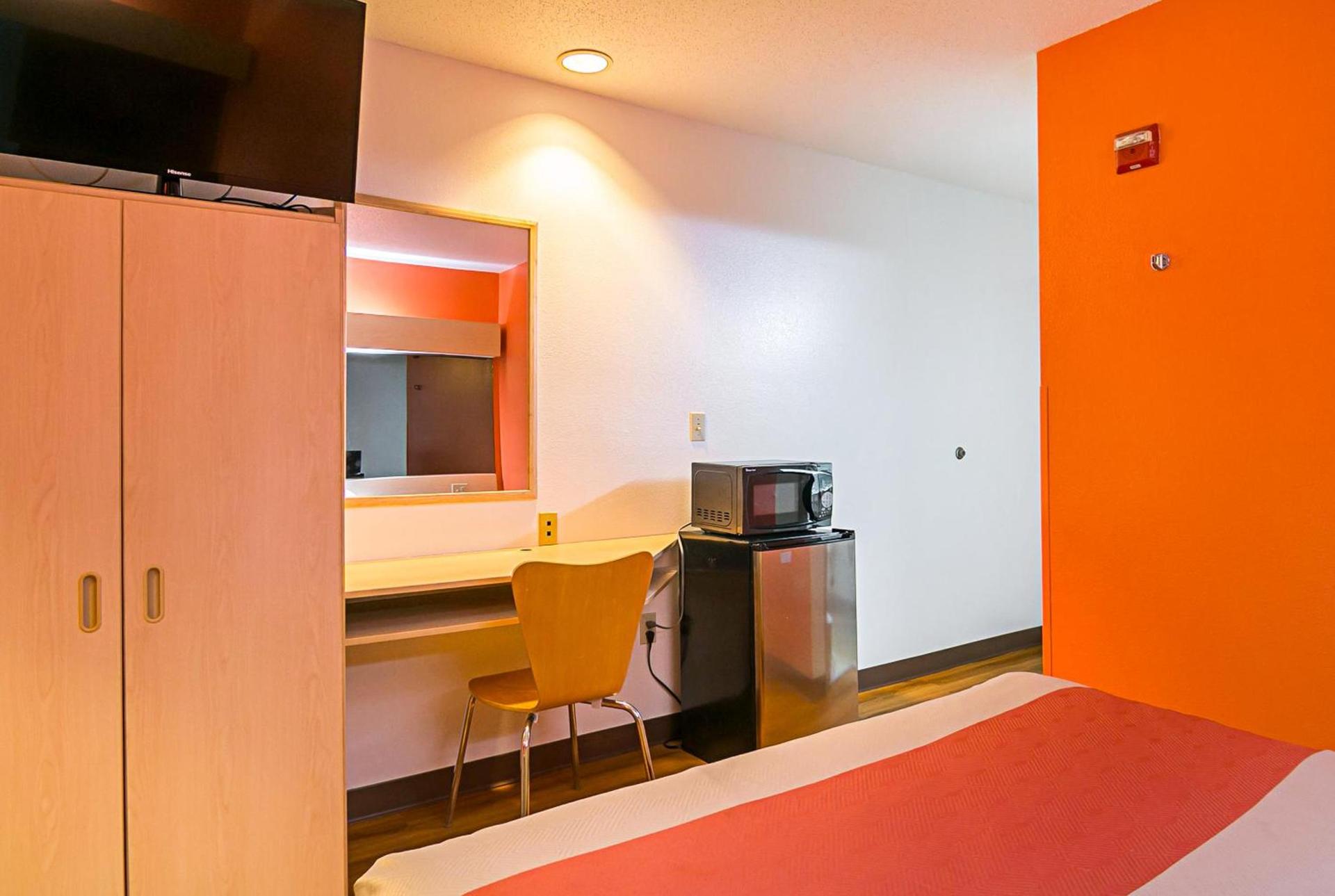 Motel 6-Sycamore, IL photo 19