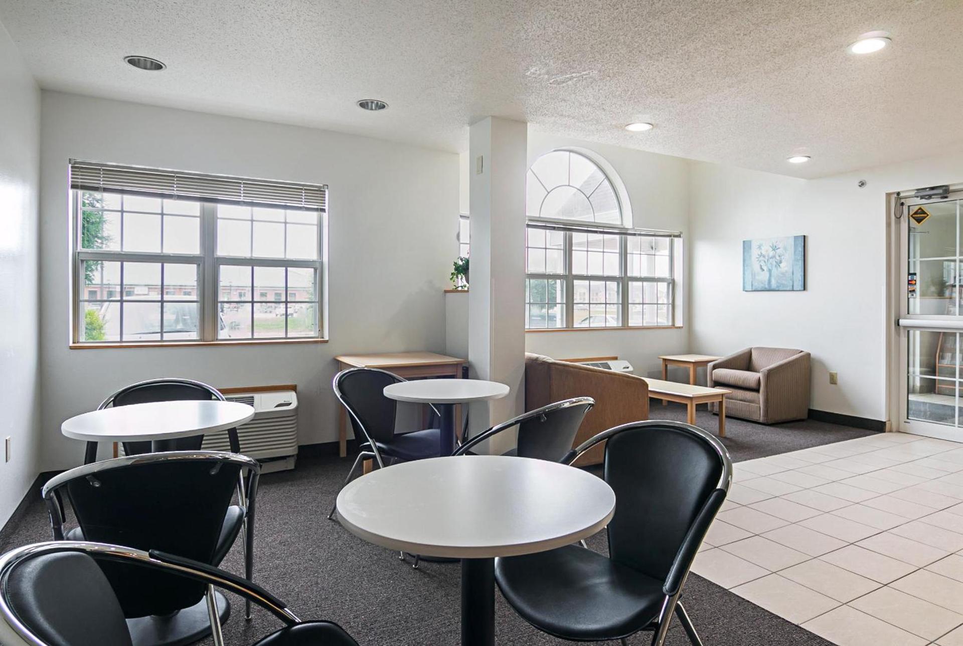Motel 6-Sycamore, IL photo 13