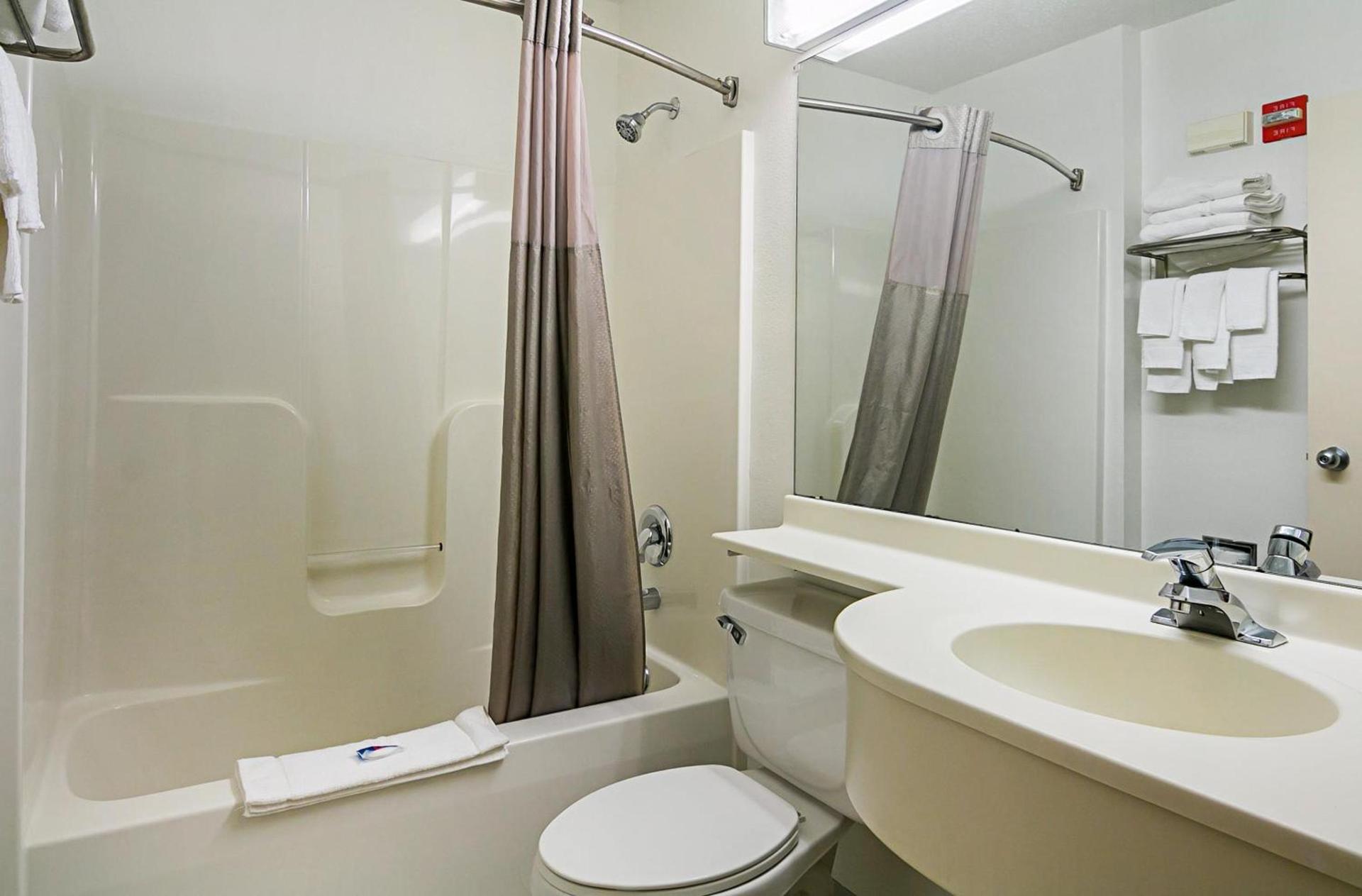 Motel 6-Sycamore, IL photo 26