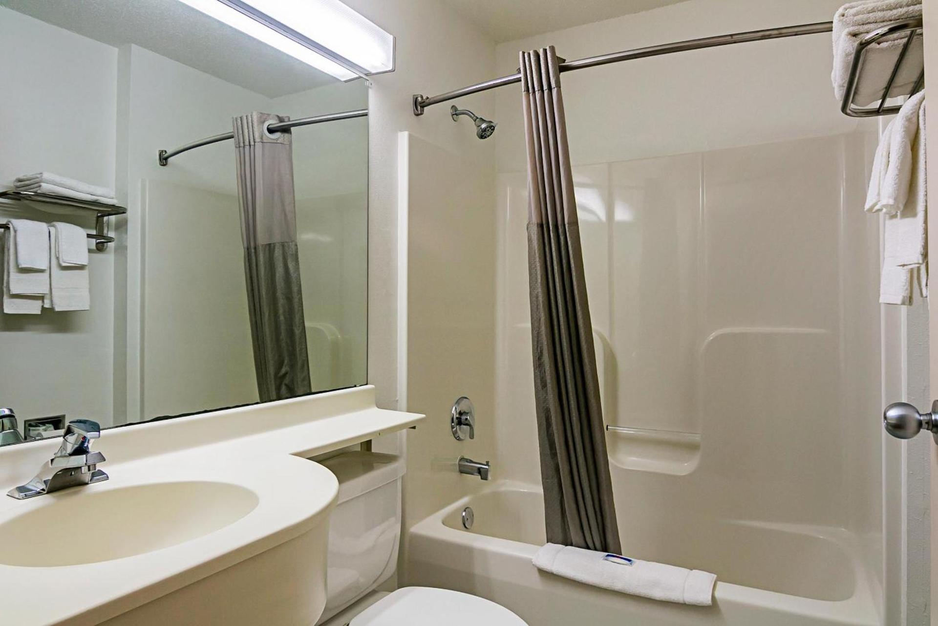 Motel 6-Sycamore, IL photo 27