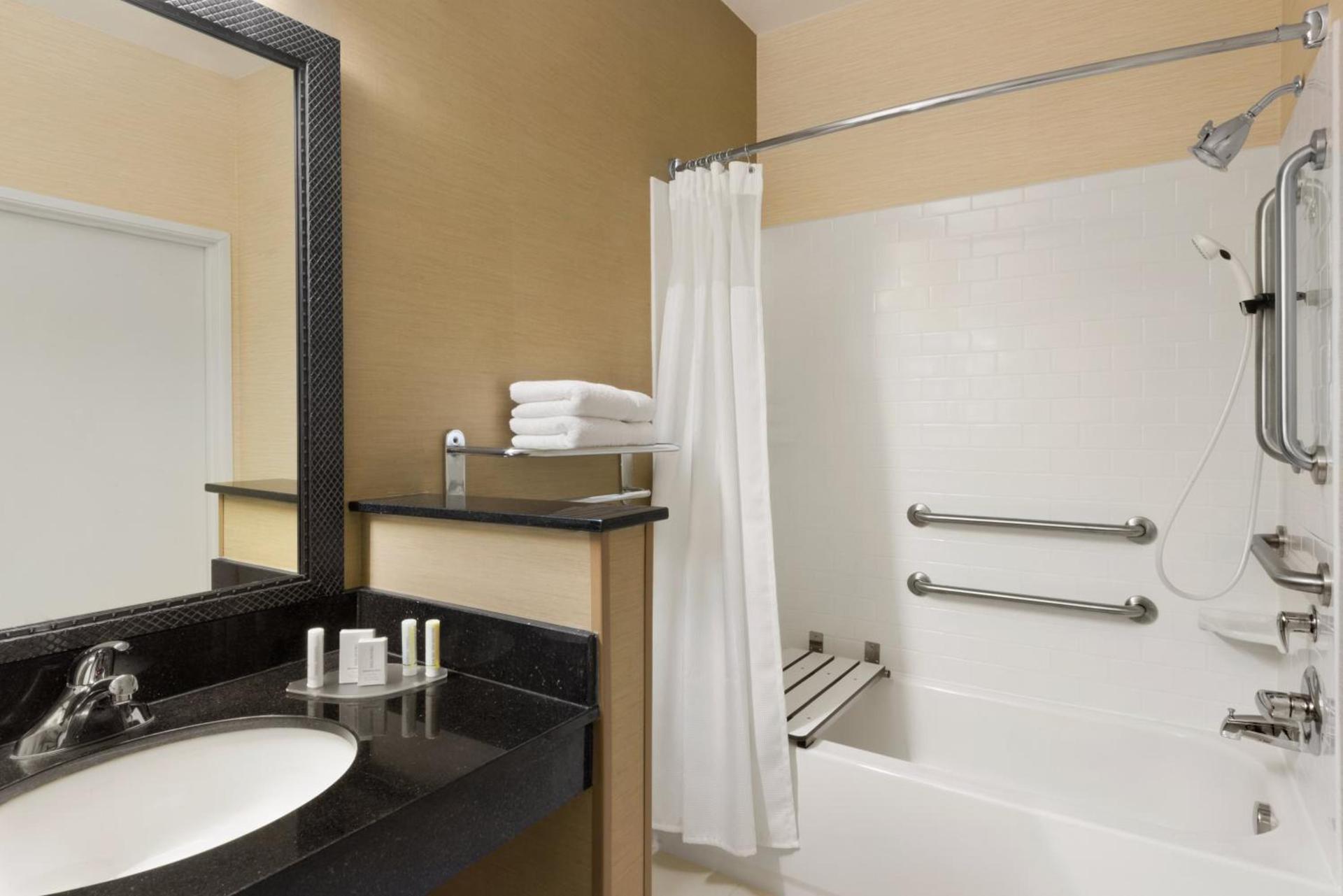 Amerivu Inn and Suites photo 24