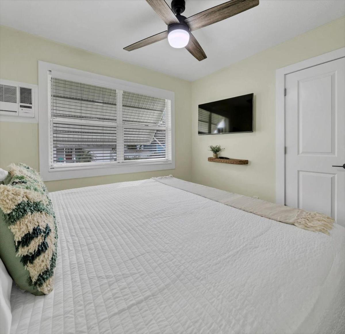 Safety Harbor Motel photo 30