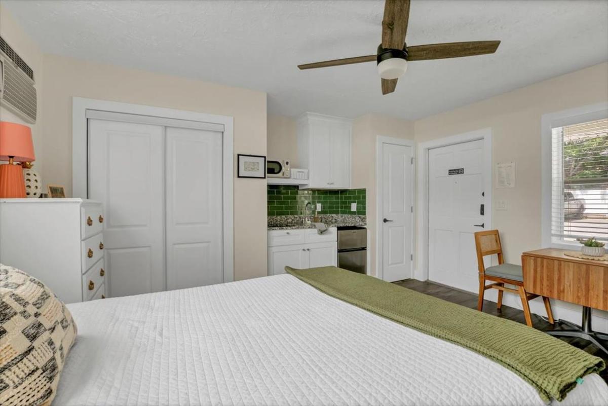 Safety Harbor Motel photo 22