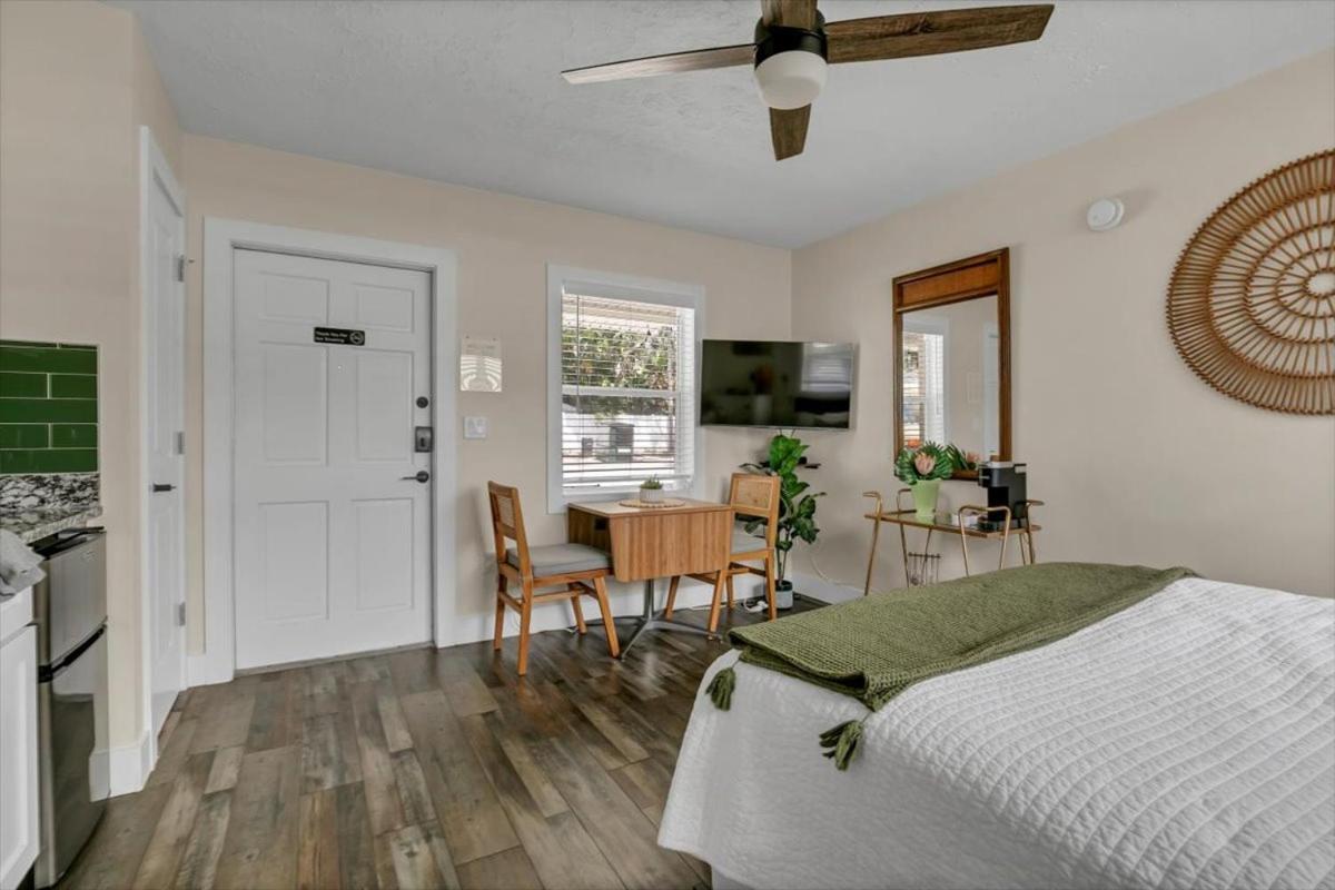 Safety Harbor Motel photo 20