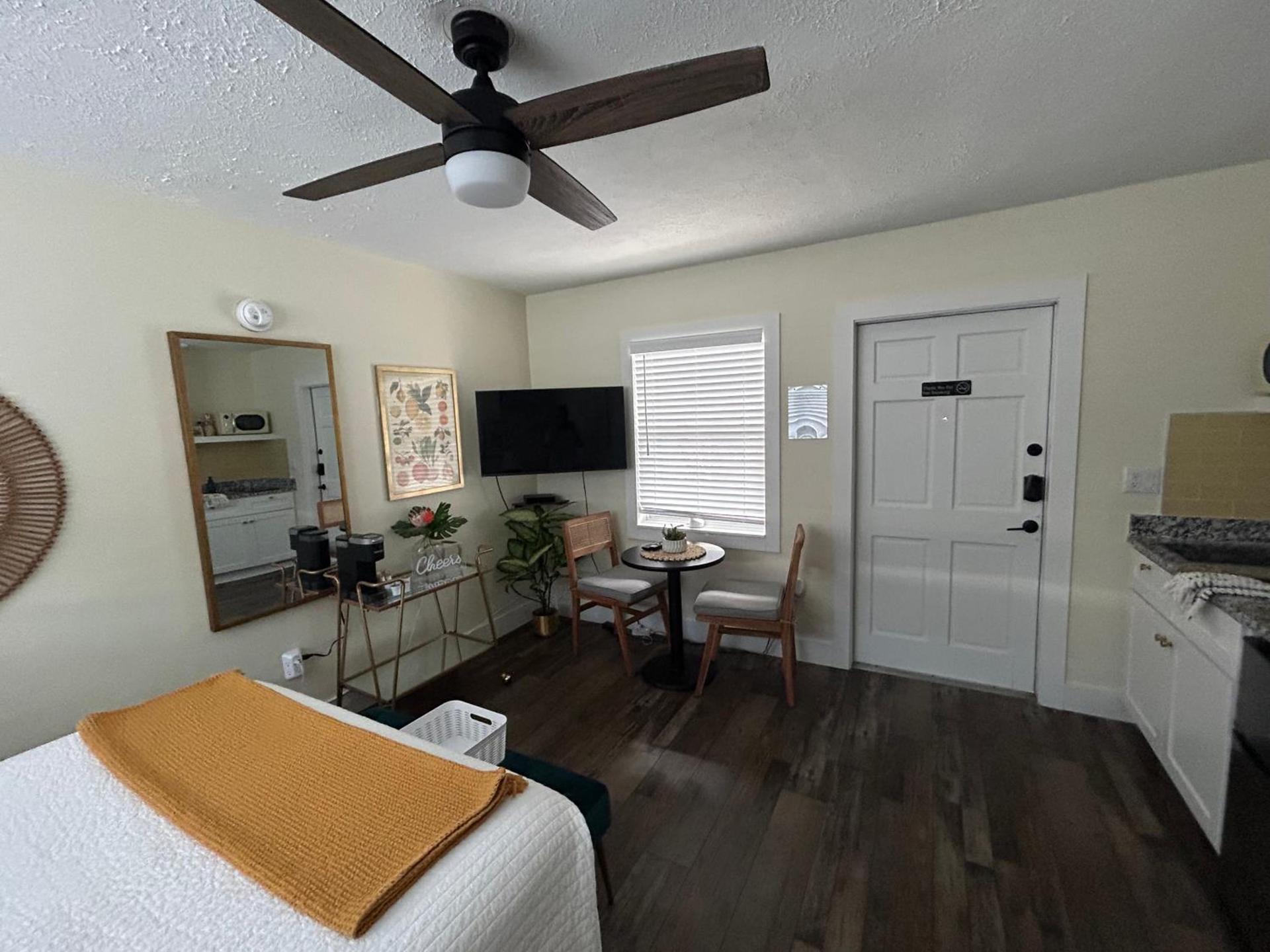 Safety Harbor Motel photo 14