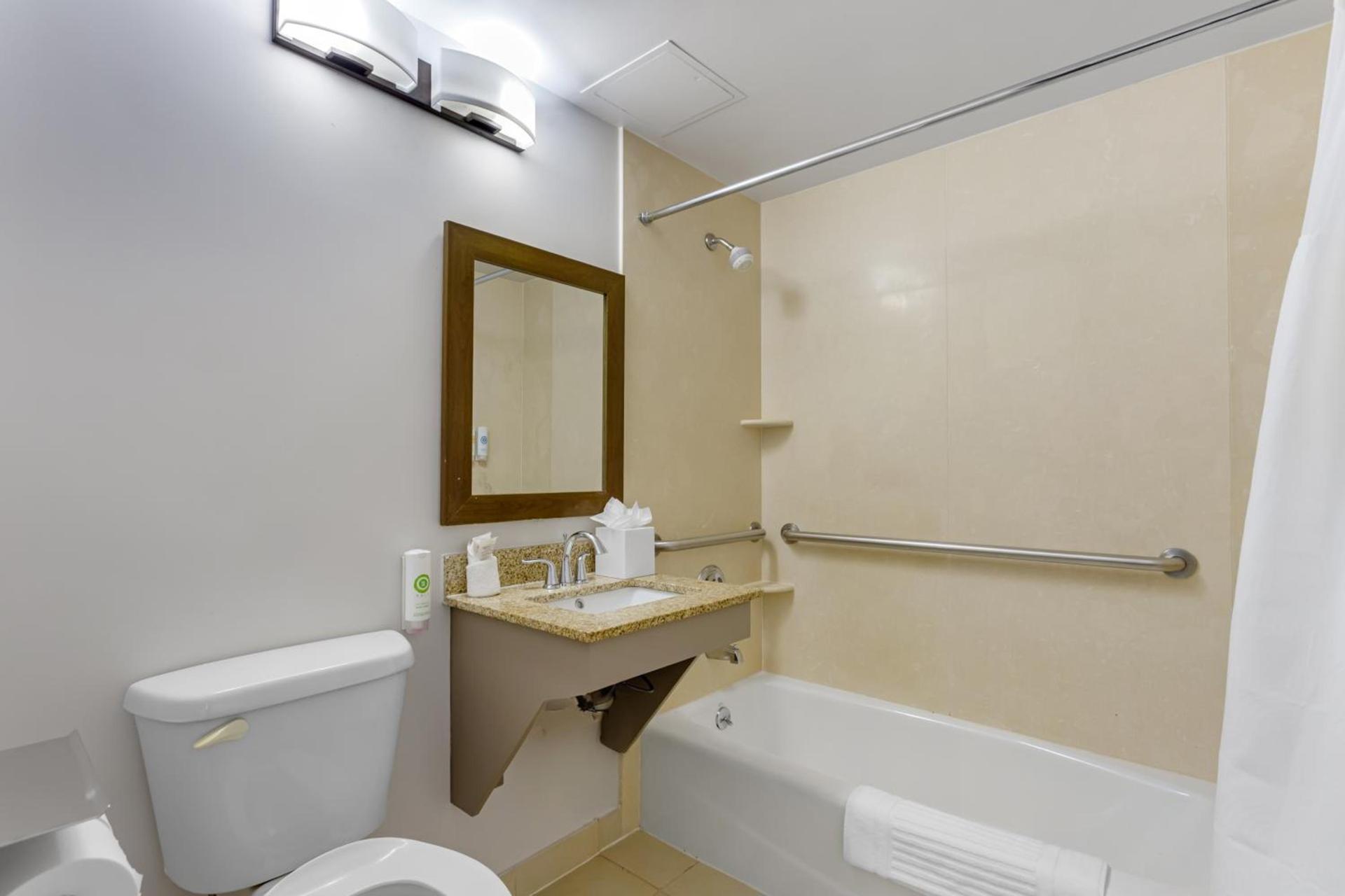 Comfort Inn Staten Island photo 25