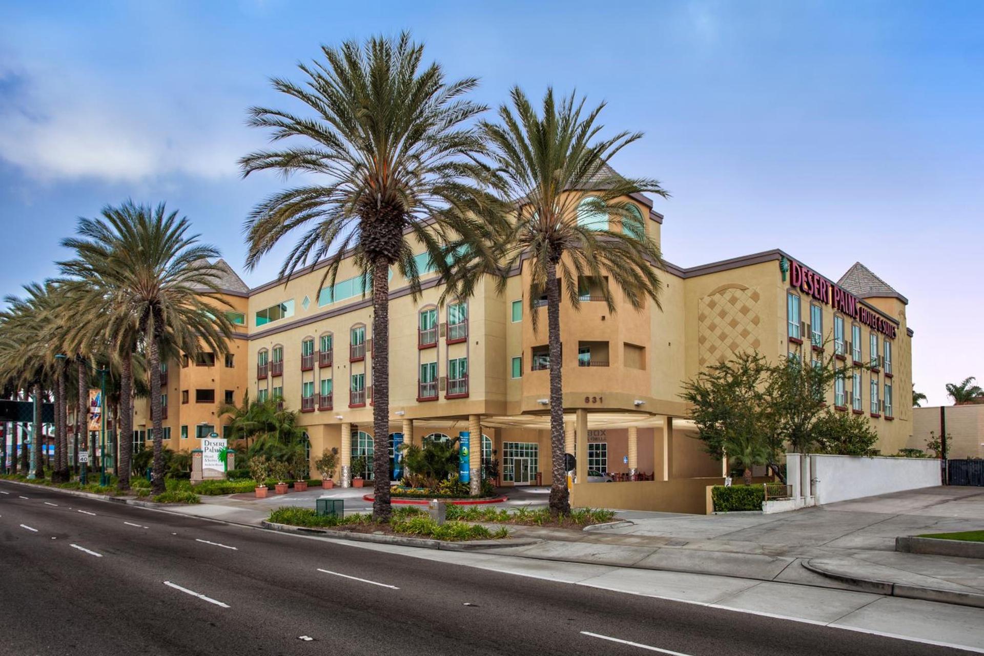Desert Palms Hotel & Suites Anaheim Resort photo 1