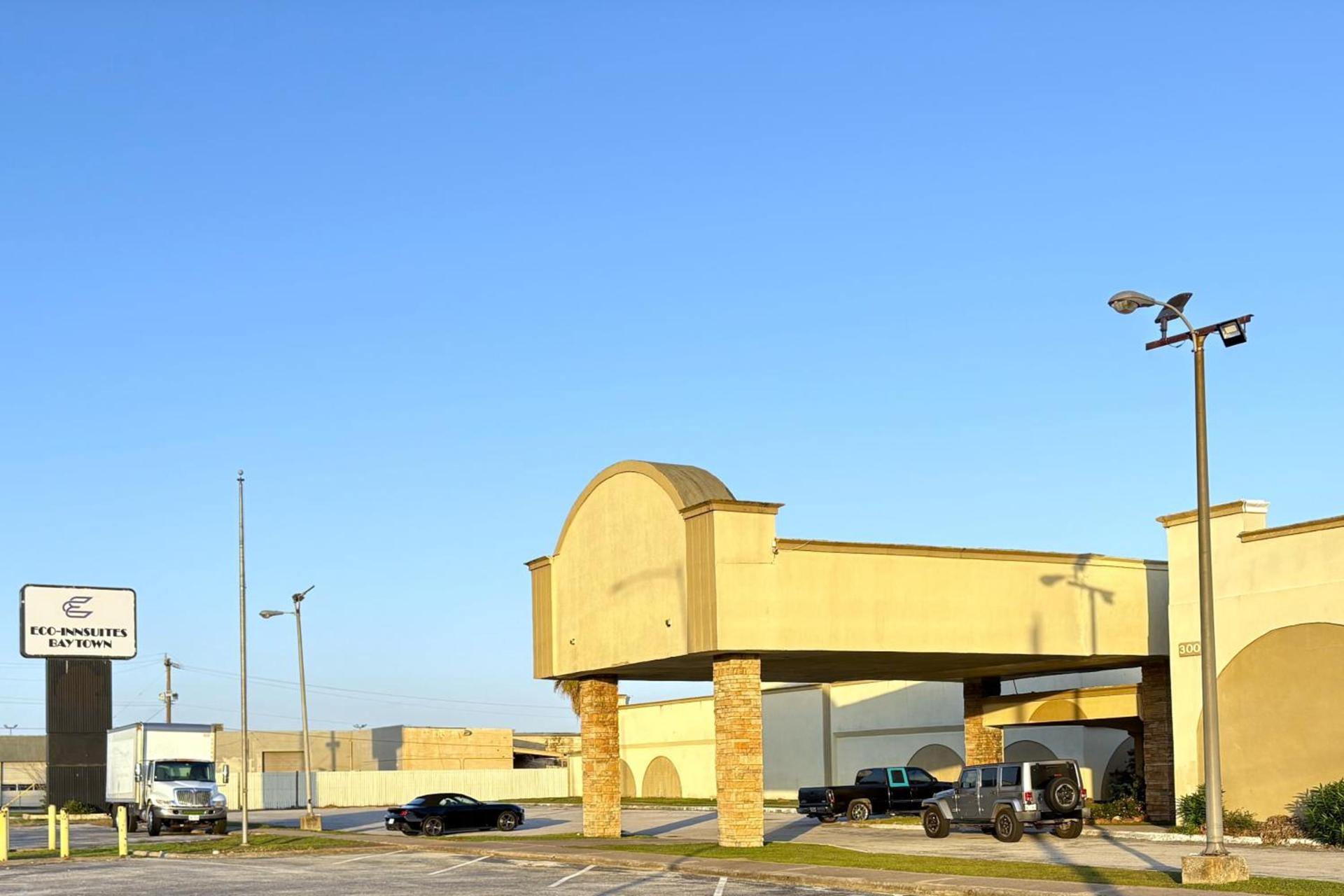 Motel 19 By Capital O Baytown I-10 photo 1